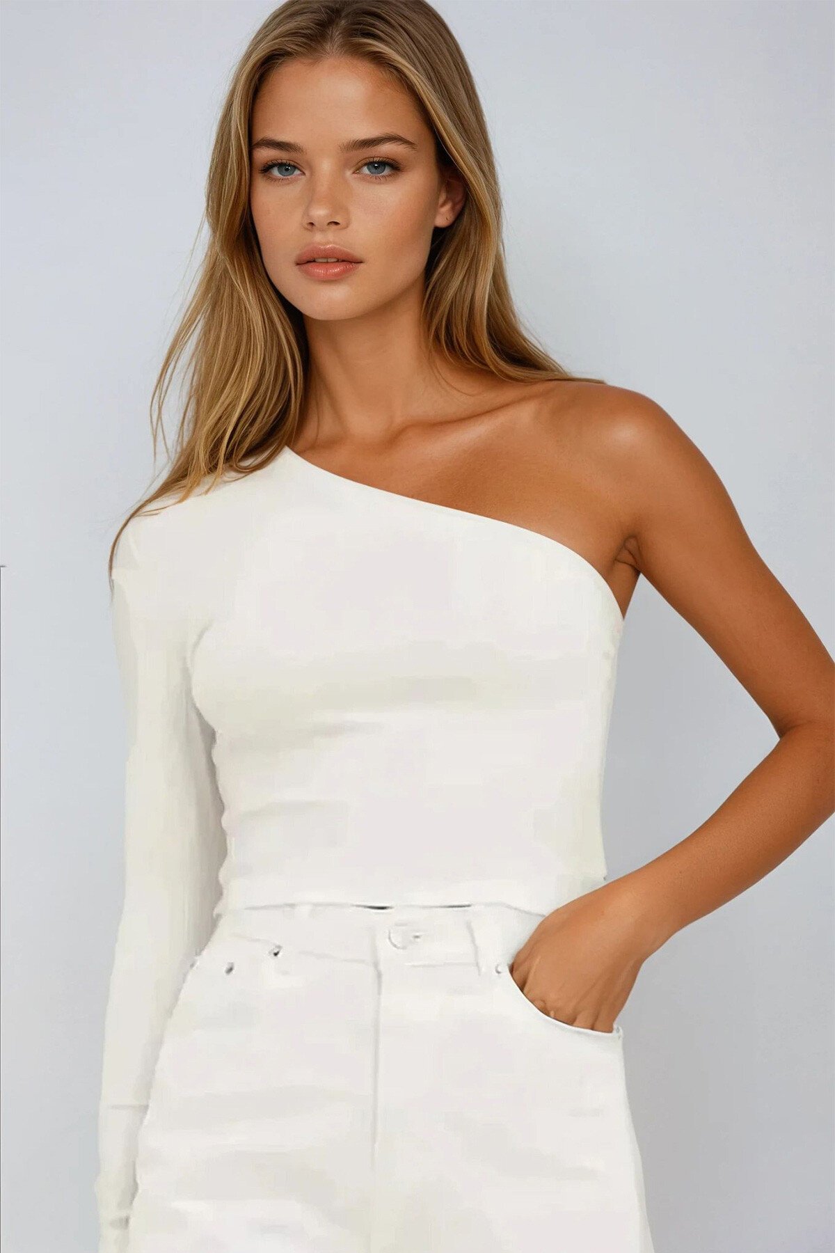 Beyaz Tek Omuzu Açık Fitilli Örme Bluz