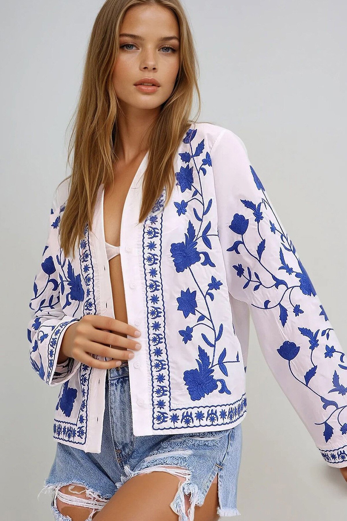 Beyaz V Yaka Full Nakış İşlemeli Önü Düğmeli Poplin Bluz