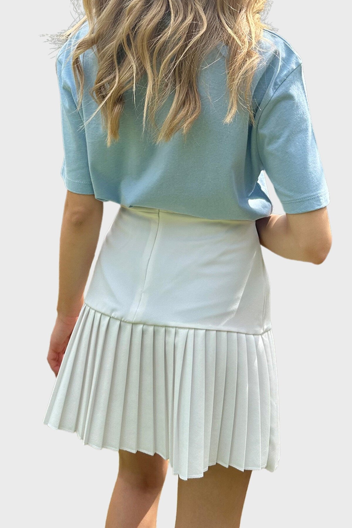 Beyaz Yüksek Bel Yanı Fermuarlı Piliseli Dokuma Mini Etek