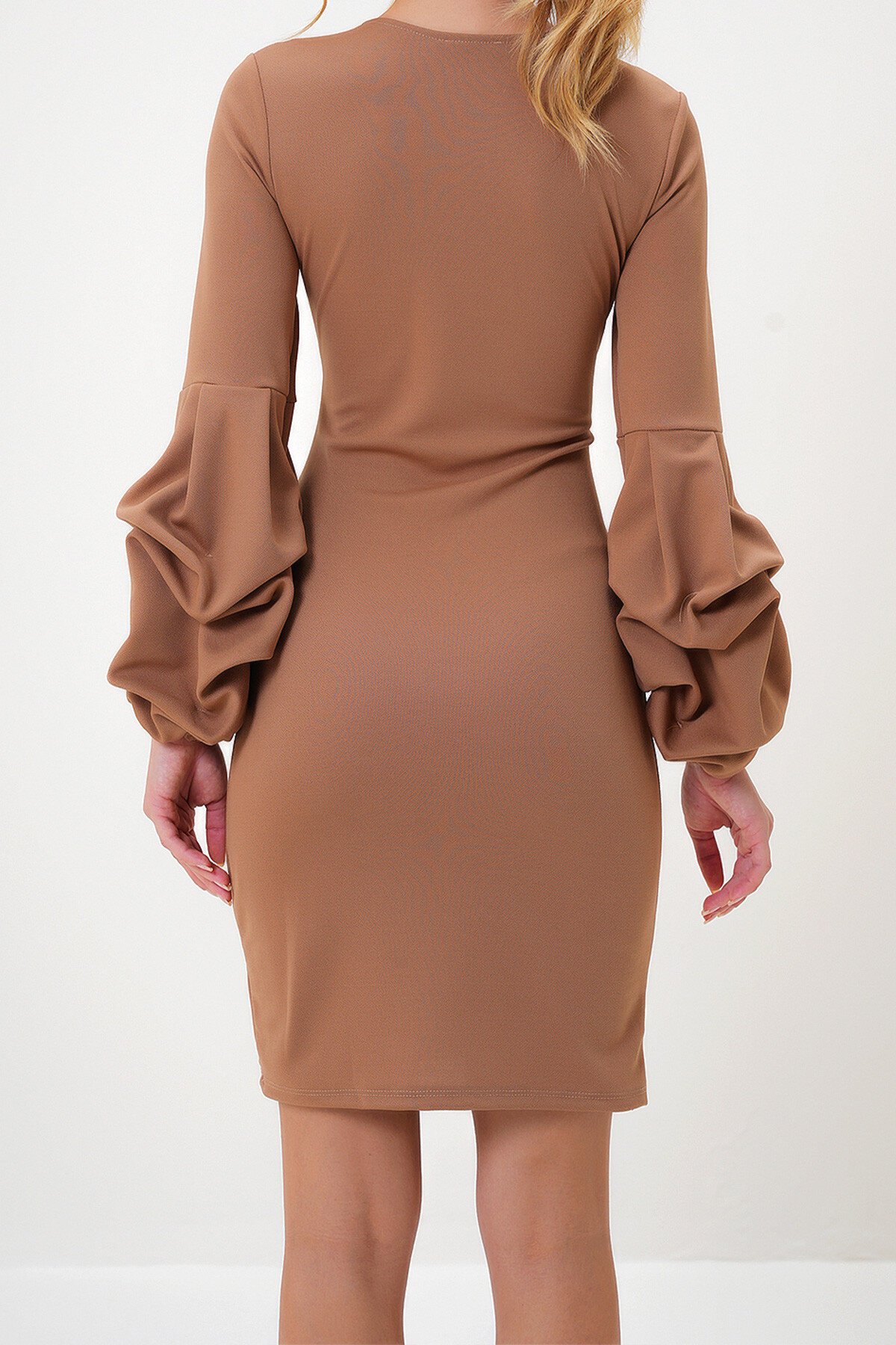 Bisküvi V Yaka Kolu Volanlı Mini Boy Örme Krep Elbise