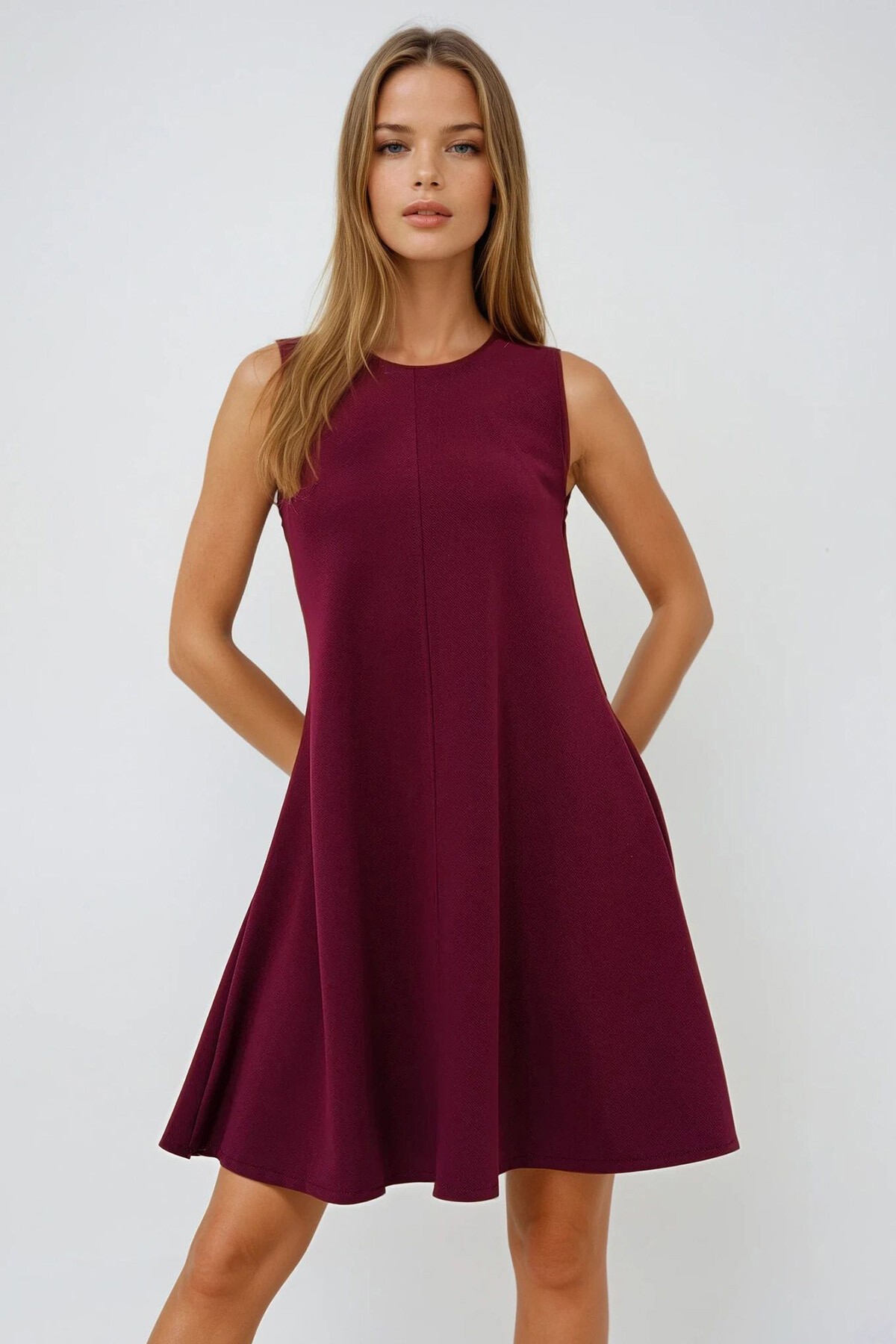 Bordo Bisiklet Yaka Arkası Fermuarlı  Kolsuz Krep Elbise