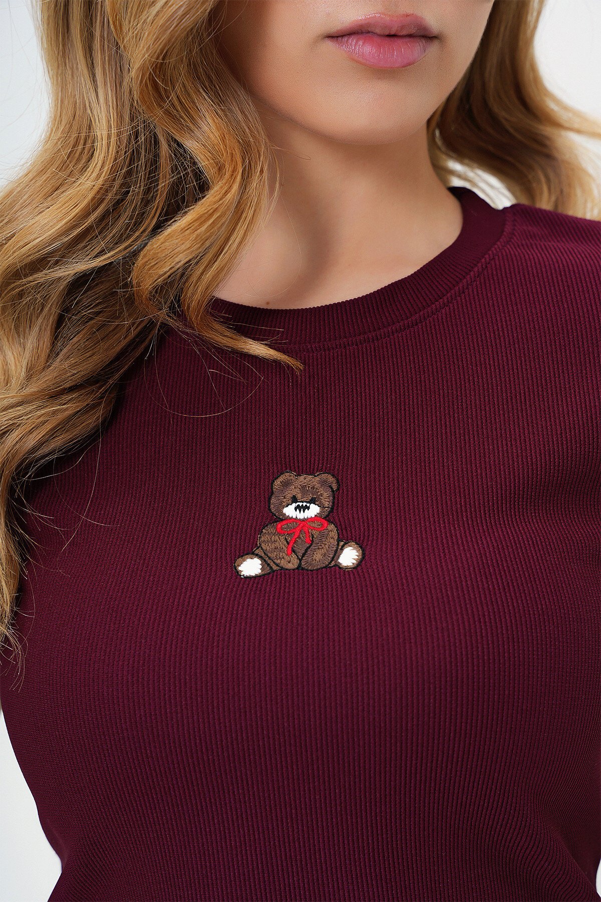 Bordo Bisiklet Yaka Ayıcık Baskılı Crop Bluz