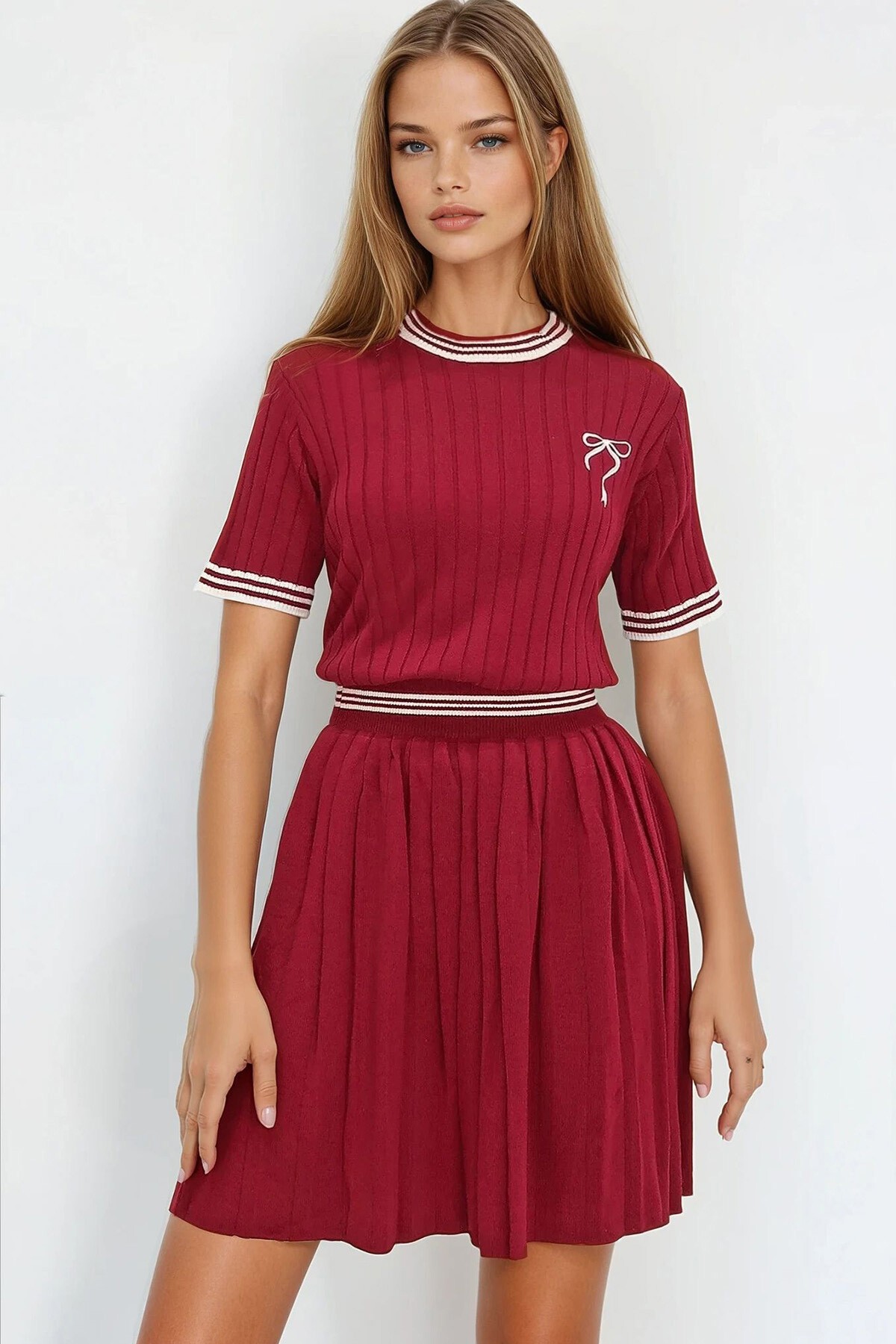 Bordo Bisiklet Yaka Nakışlı Triko Vluz Ve Mini Etek Takım