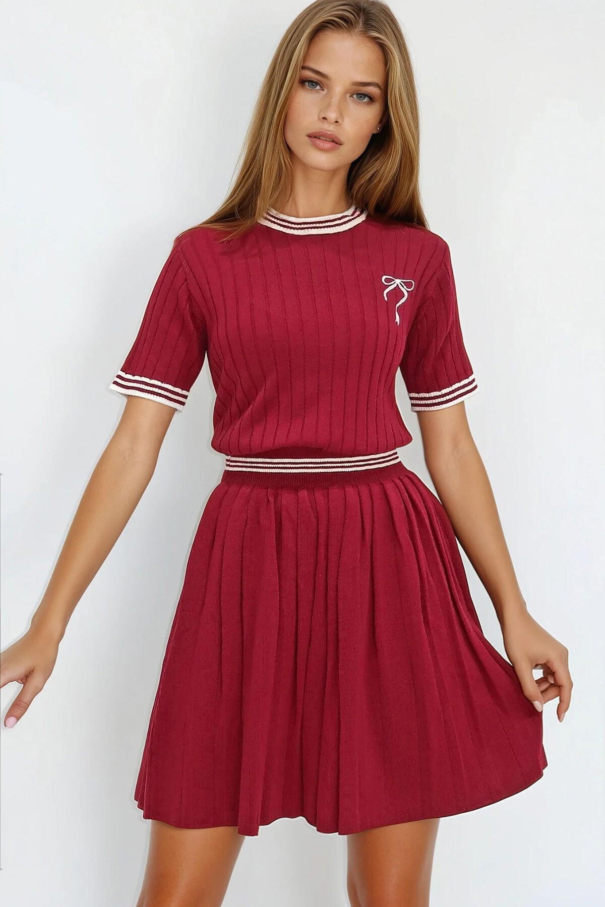 Bordo Bisiklet Yaka Nakışlı Triko Vluz Ve Mini Etek Takım