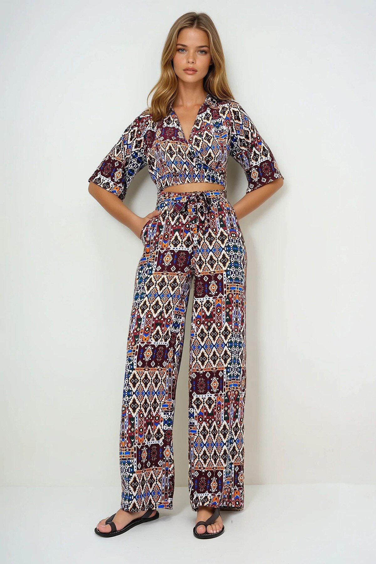 Bordo Etnik Desenli Kruvaze Yaka Dokuma Crop Bluz Ve Çift Cepli Pantolon Takım