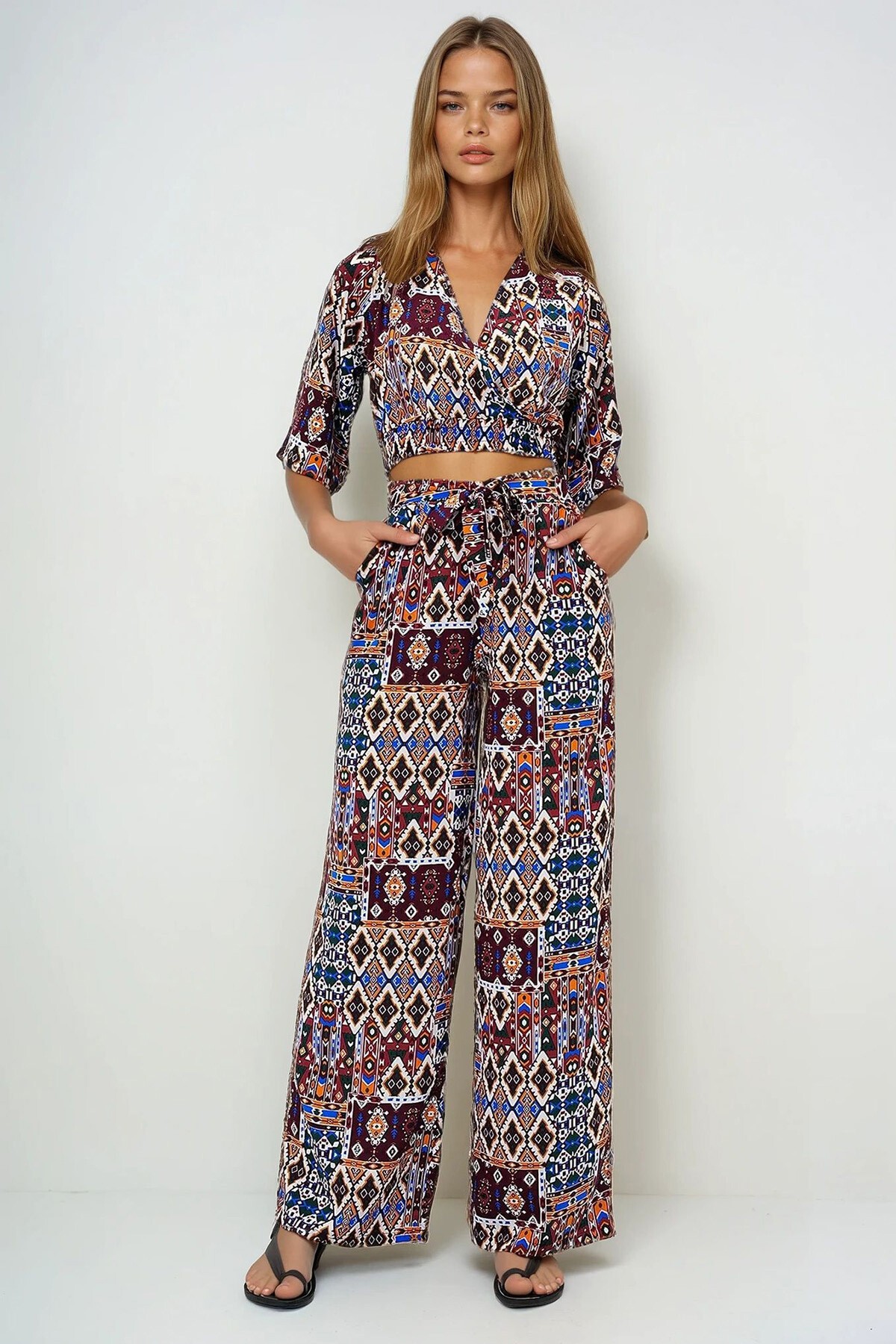 Bordo Etnik Desenli Kruvaze Yaka Dokuma Crop Bluz Ve Çift Cepli Pantolon Takım