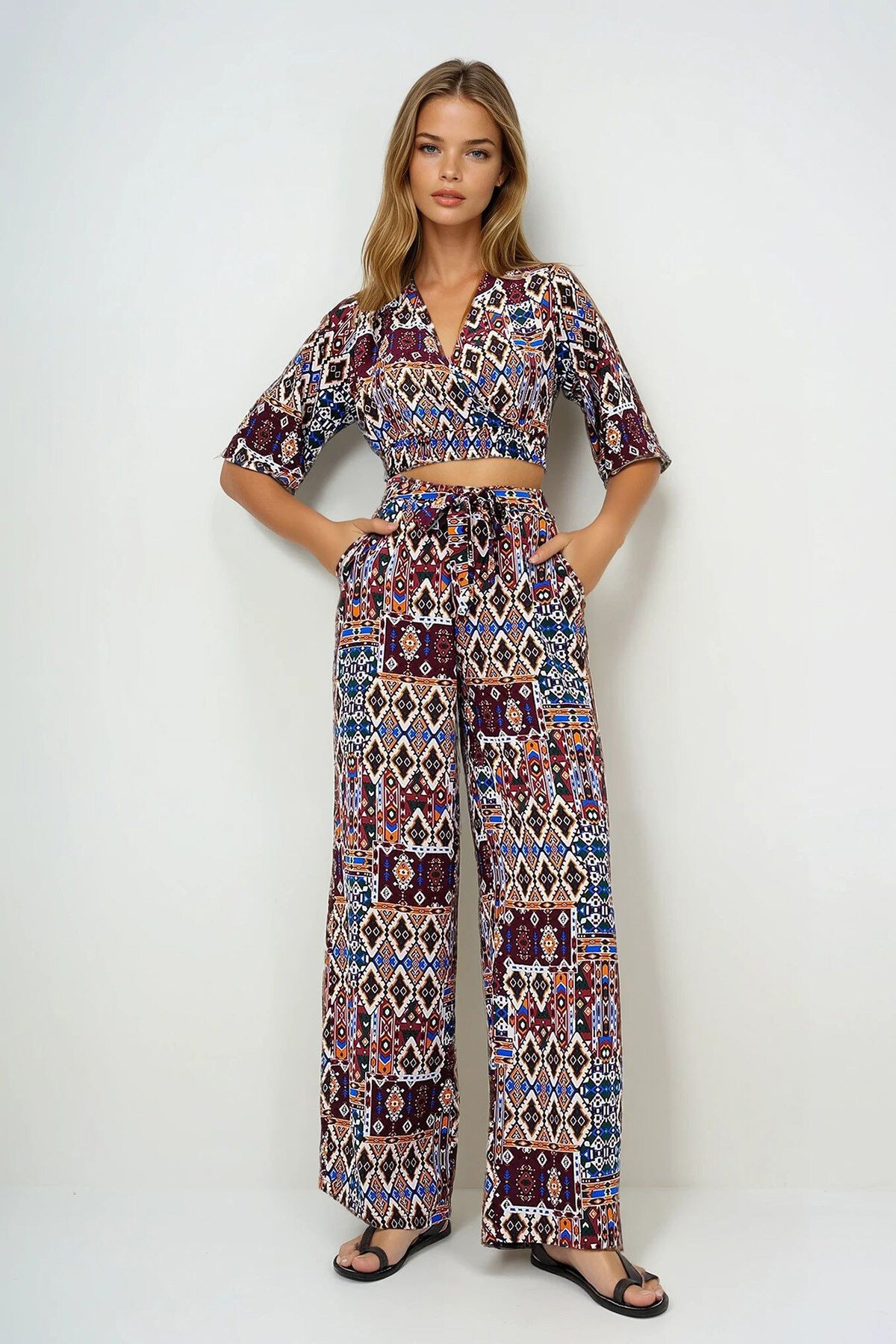Bordo Etnik Desenli Kruvaze Yaka Dokuma Crop Bluz Ve Çift Cepli Pantolon Takım