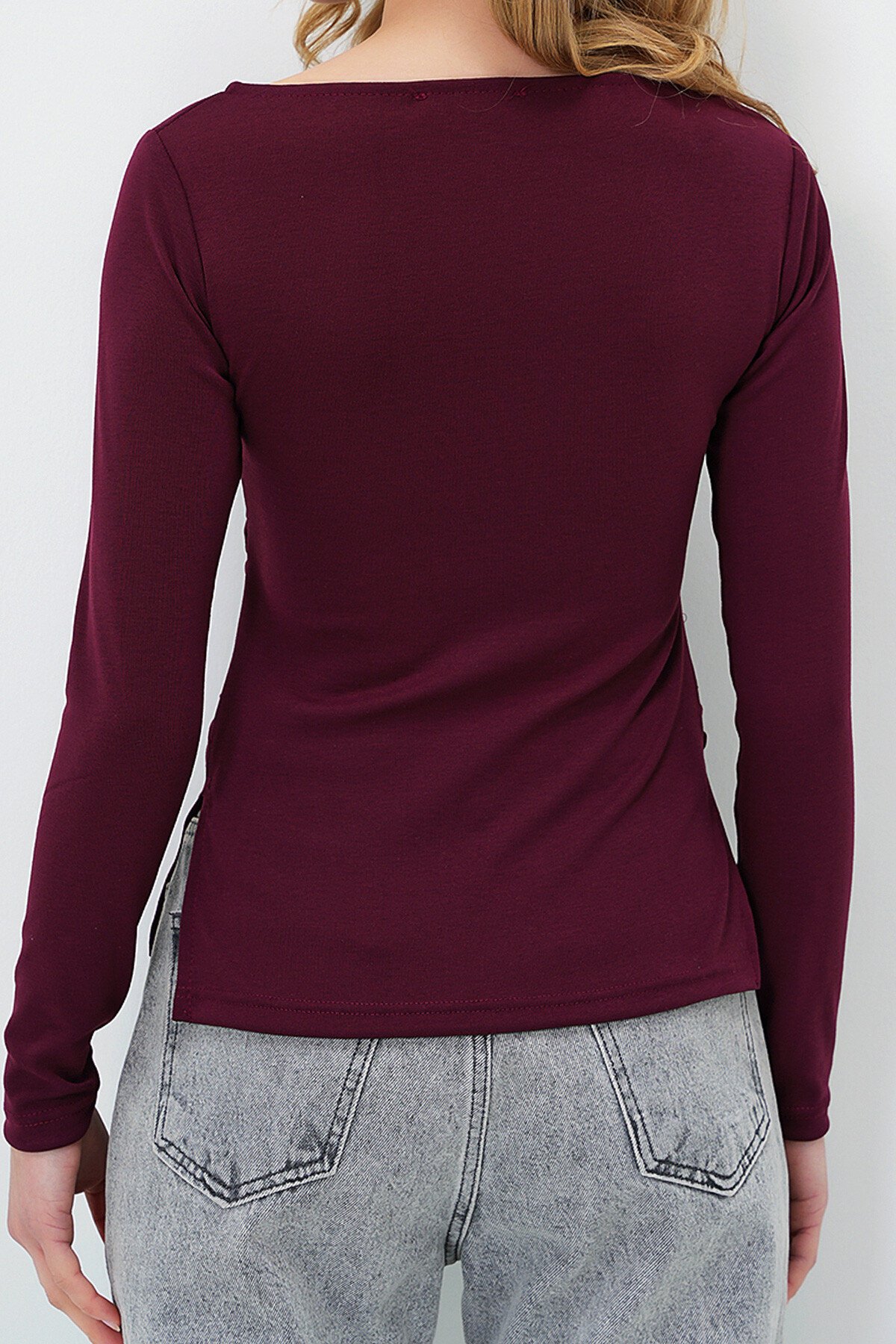 Bordo Geniş Yaka Drapeli Yırtmaçlı Bluz