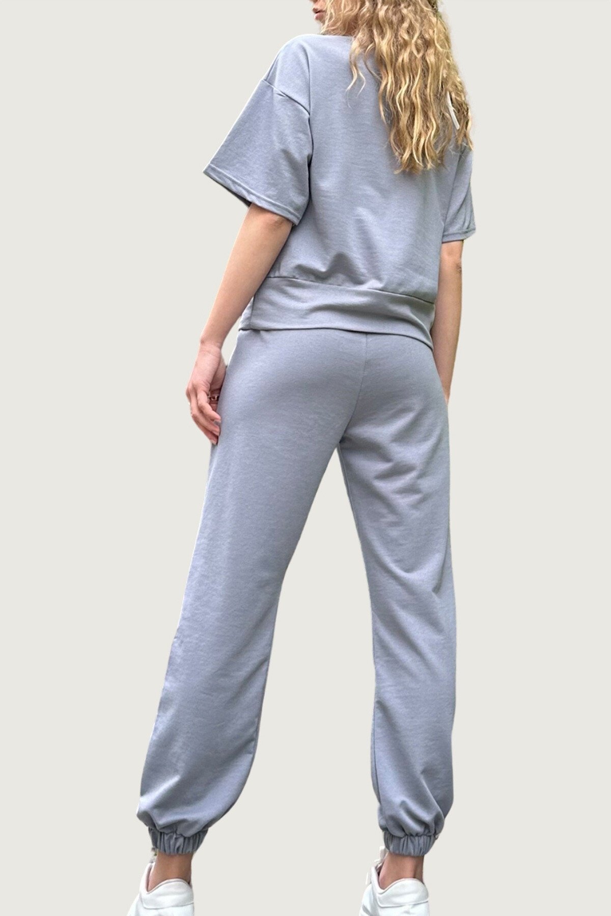 Boyalı Gri Baskılı T Shirt Ve Yüksek Bel Jogging Takım