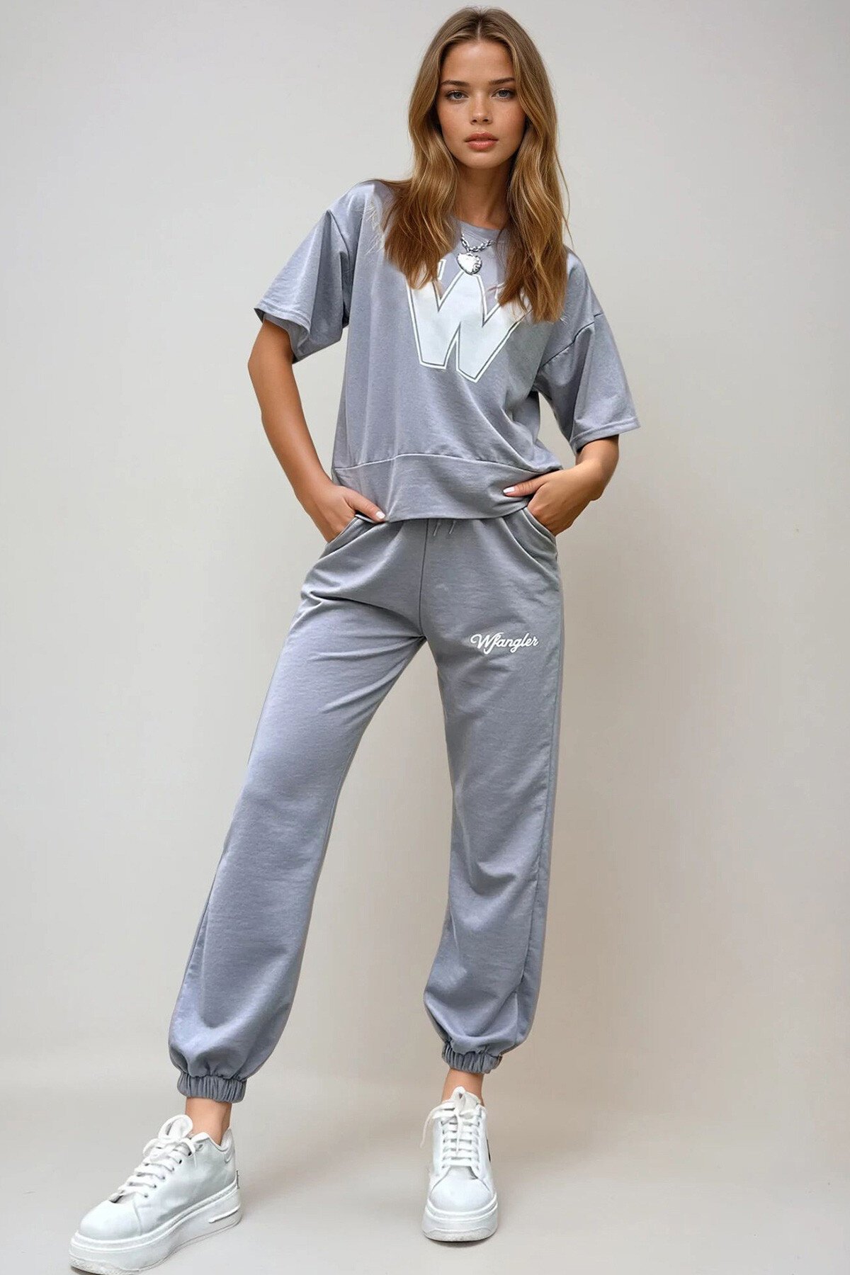 Boyalı Gri Baskılı T Shirt Ve Yüksek Bel Jogging Takım