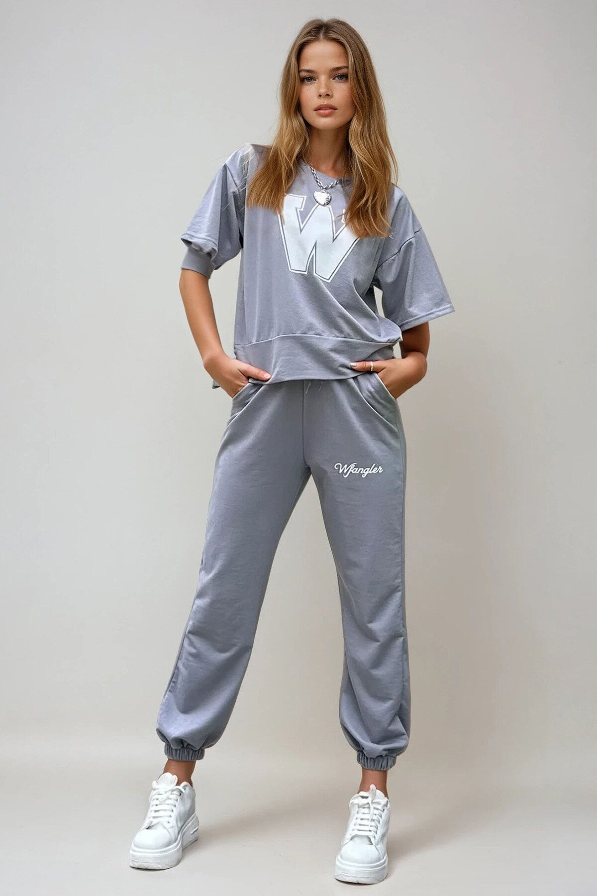 Boyalı Gri Baskılı T Shirt Ve Yüksek Bel Jogging Takım