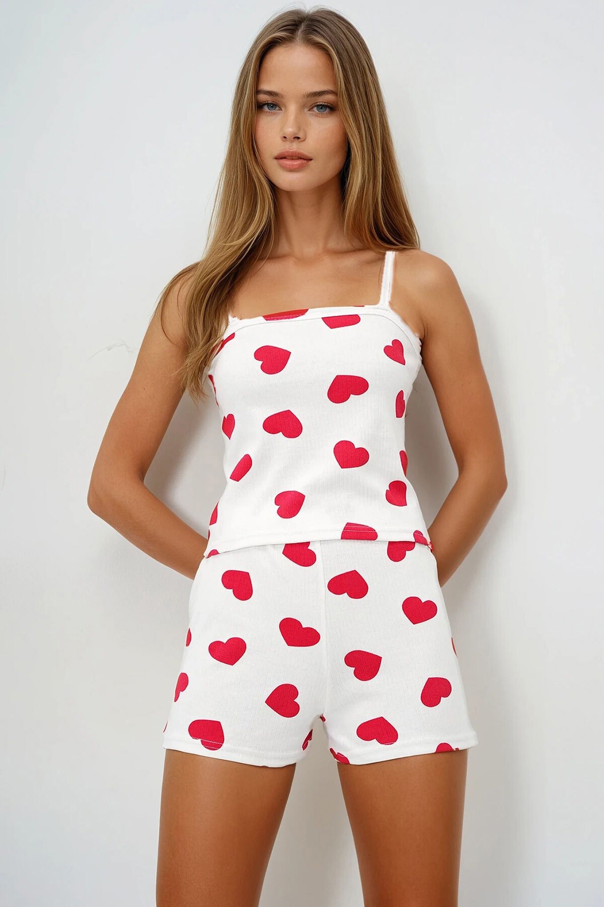 Büyük Kalp Kırmızı Fisto Detaylı Pamuklu Bluz Ve Şortlu Pijama Takımı