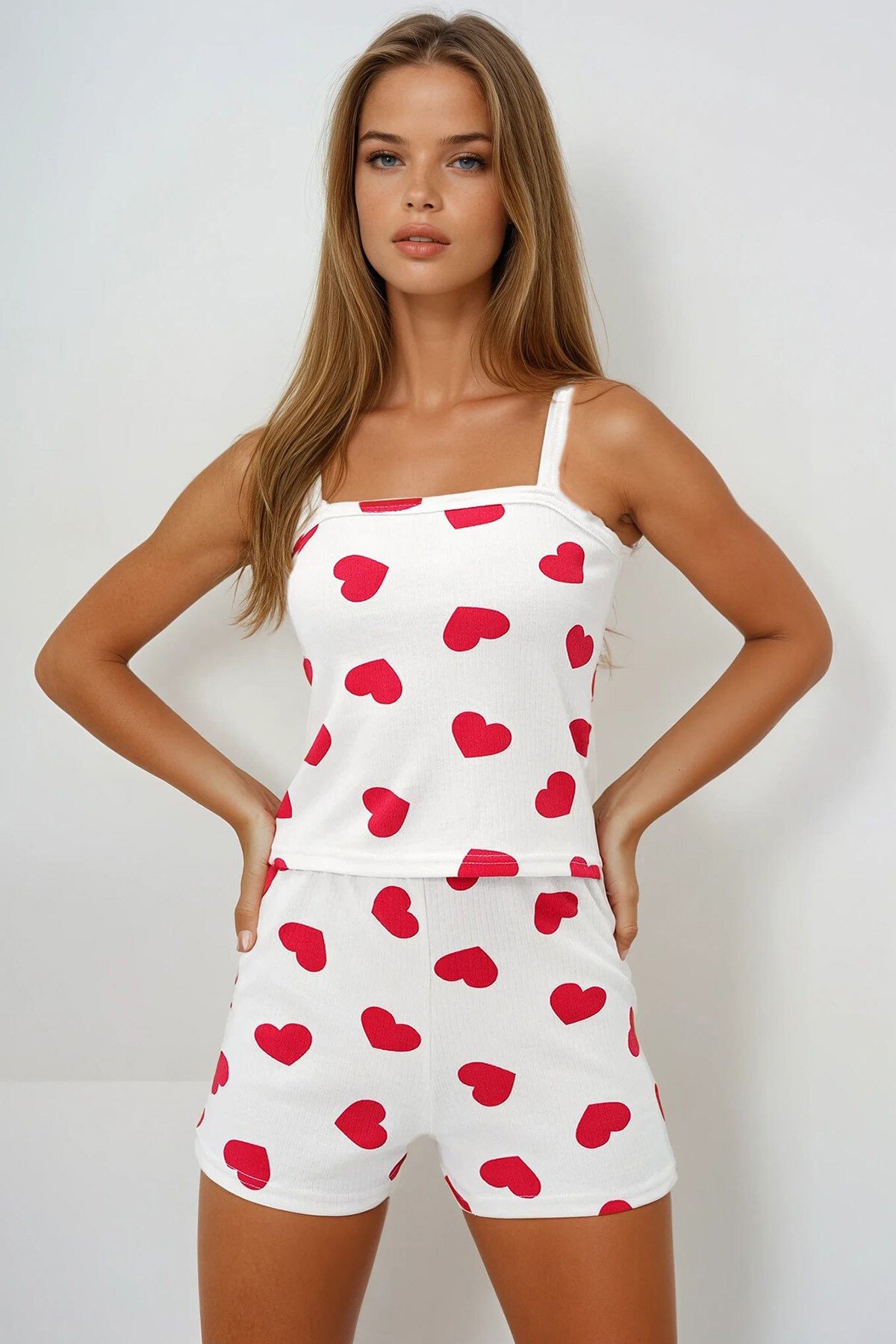 Büyük Kalp Kırmızı Fisto Detaylı Pamuklu Bluz Ve Şortlu Pijama Takımı