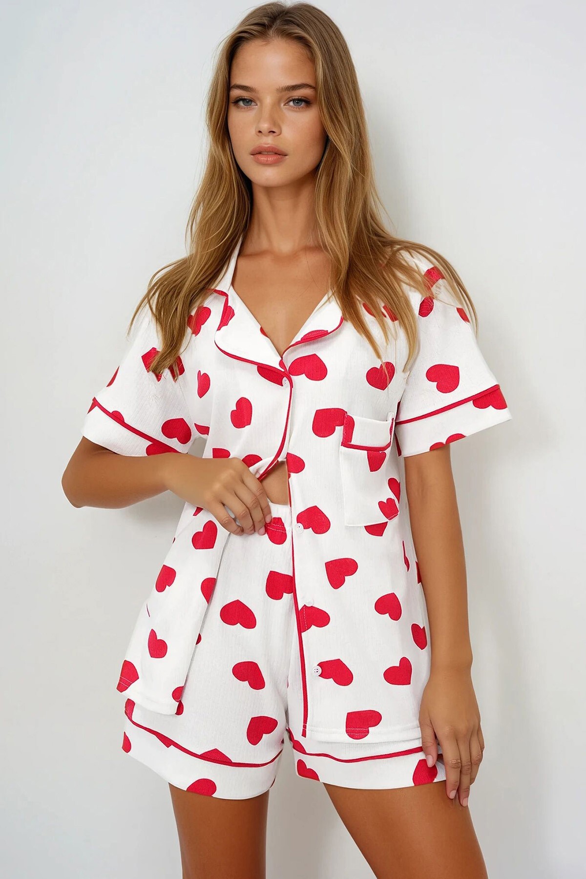 Büyük Kalp Kırmızı Tek Cepli Biye Detaylı Pamuklu Gömlek Ve Şortlu Pijama Takımı