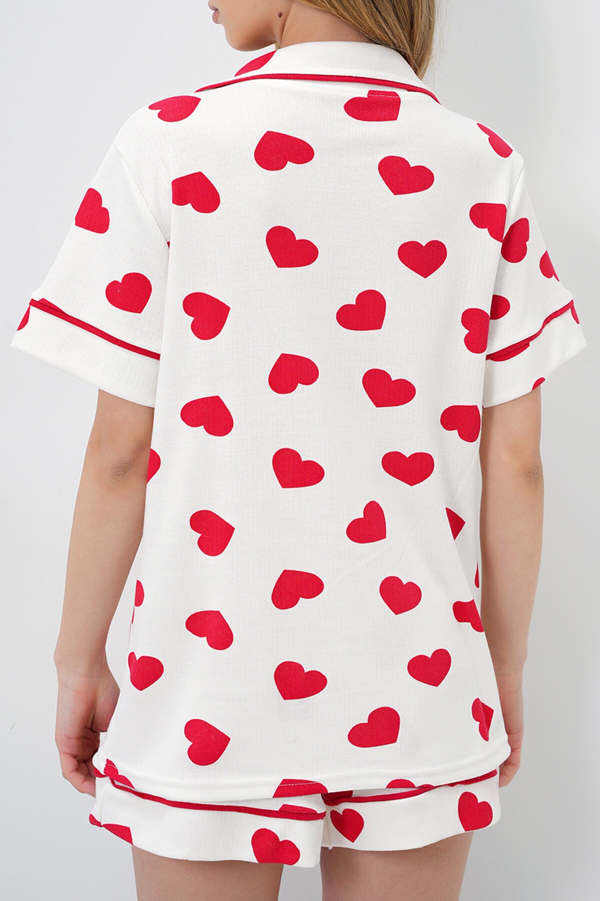Büyük Kalp Kırmızı Tek Cepli Biye Detaylı Pamuklu Gömlek Ve Şortlu Pijama Takımı