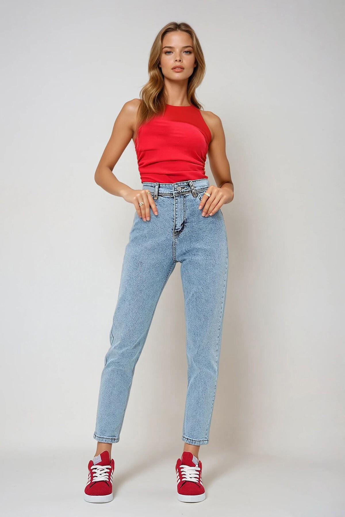 Buz Mavi Normal Bel Dar Paça Yıkamalı Mom Jean