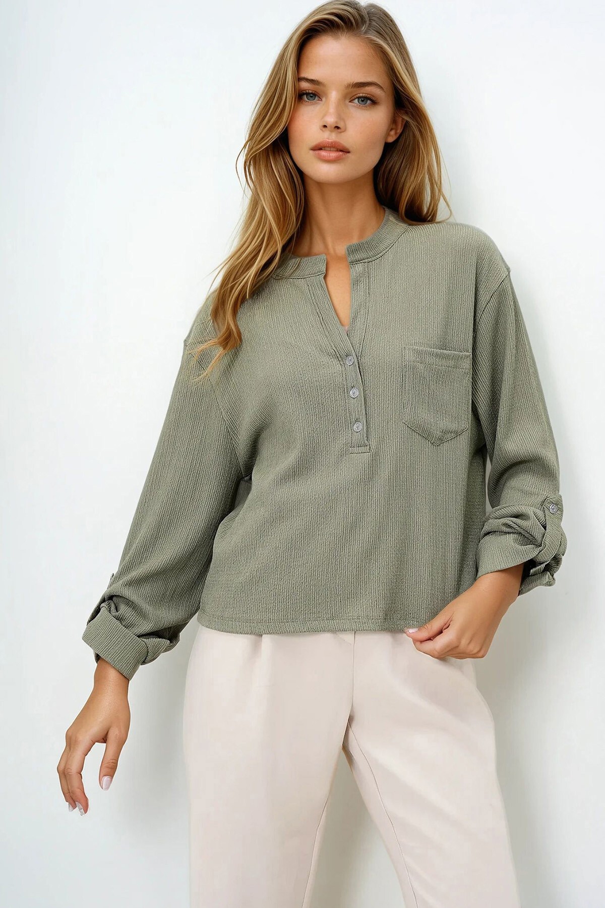 Çağla Yeşili Geniş Kesim Önü Düğmeli Tek Cepli Crop Bluz