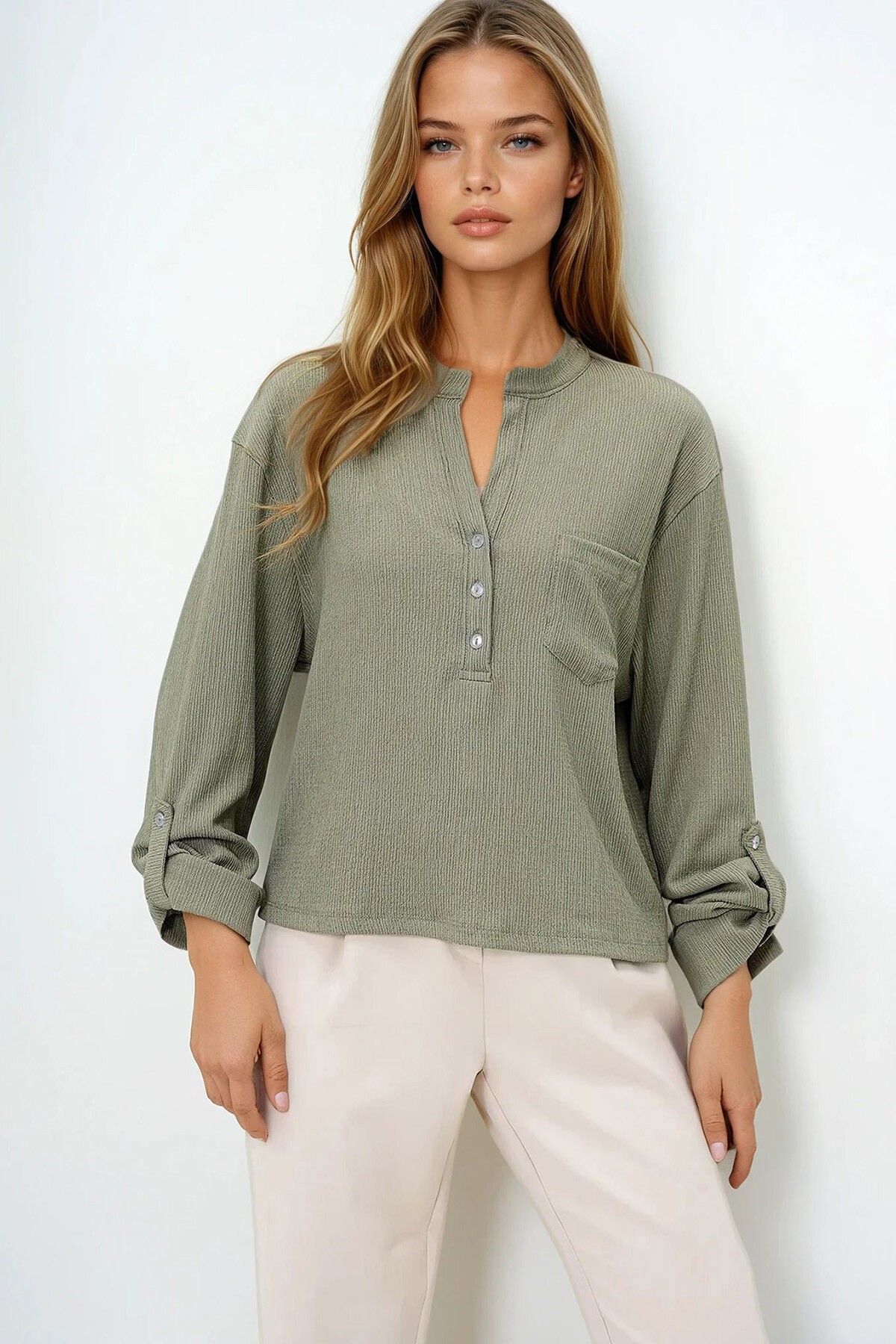Çağla Yeşili Geniş Kesim Önü Düğmeli Tek Cepli Crop Bluz