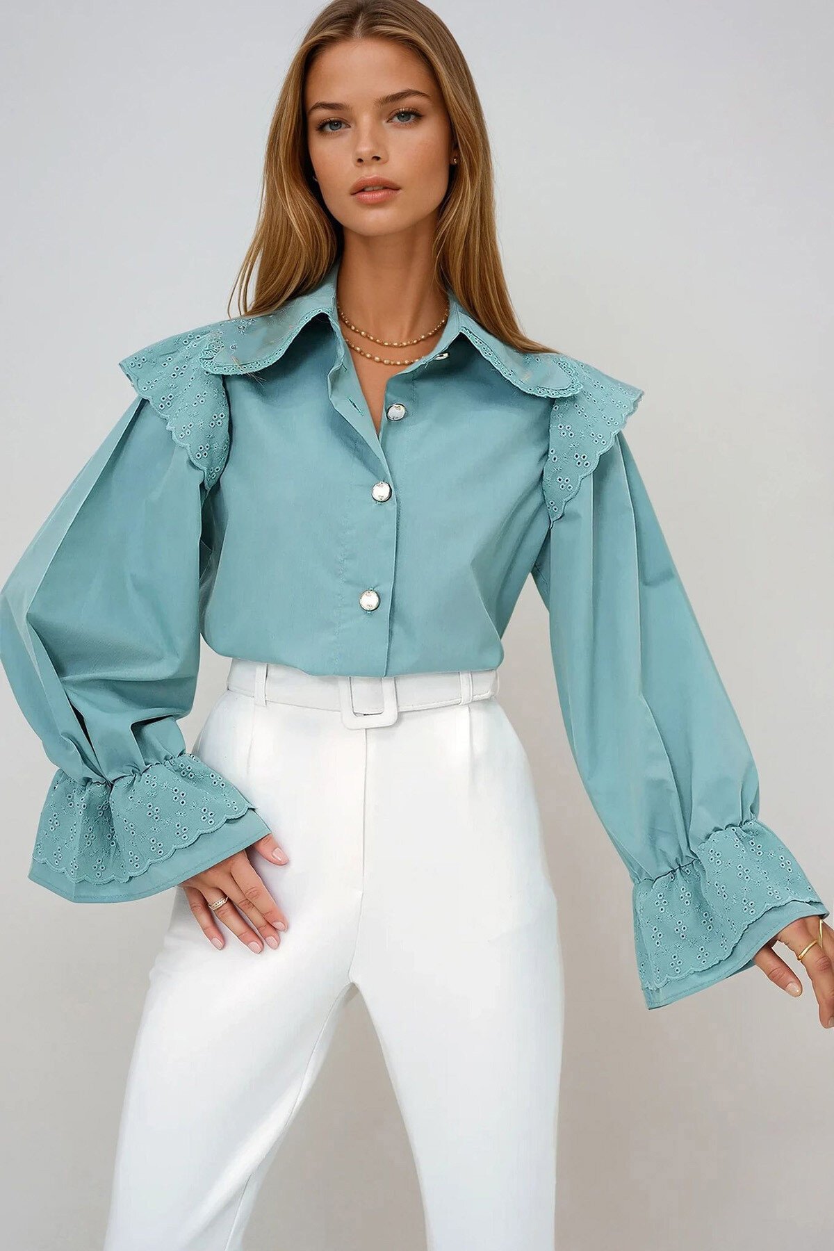 Çağla Yeşili Yakası Fisto İşlemeli Balon Kol Nakışlı Poplin Gömlek
