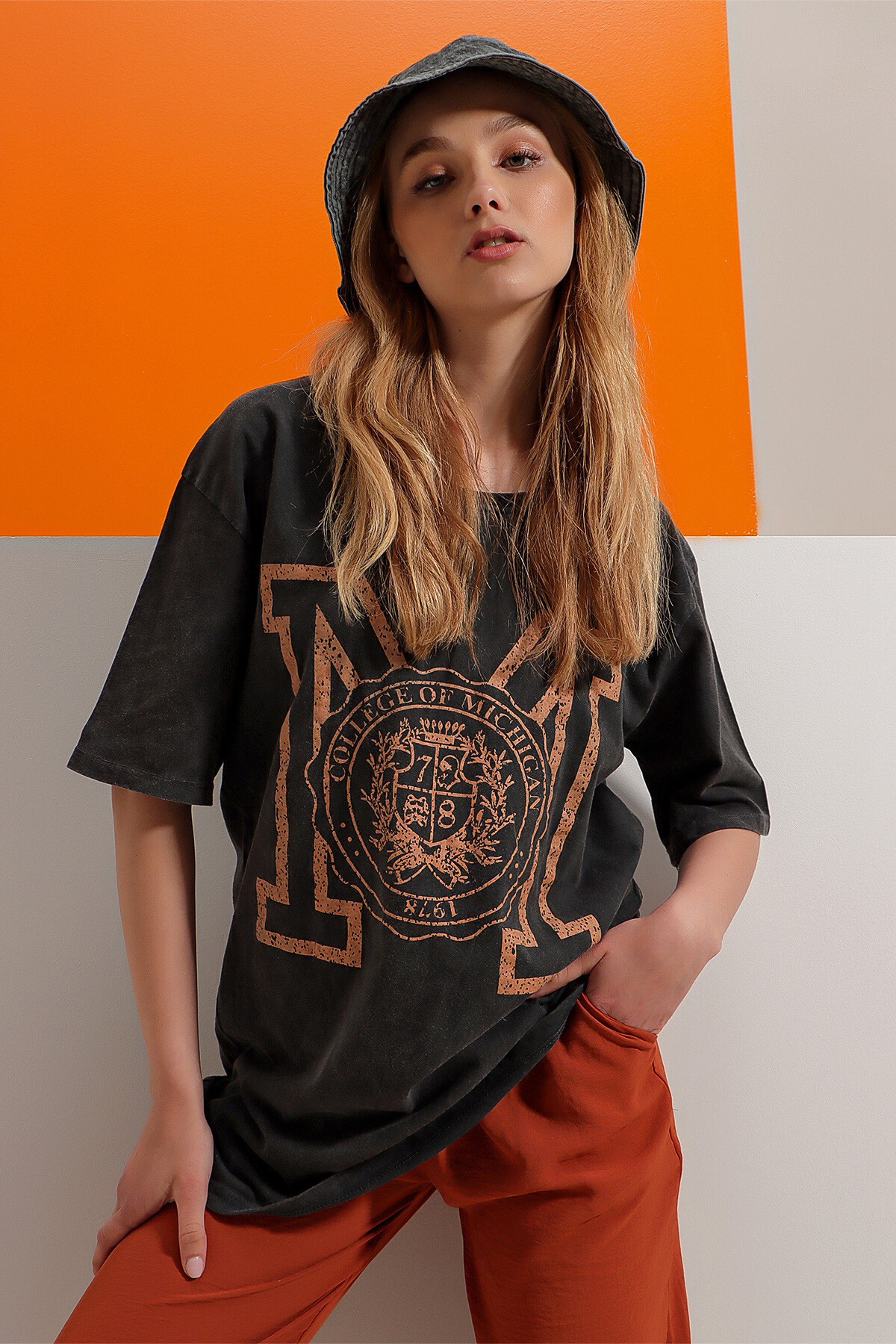 Camel-Antrasit Bisiklet Yaka Dijital Baskılı Yıkamalı Oversize T-Shirt