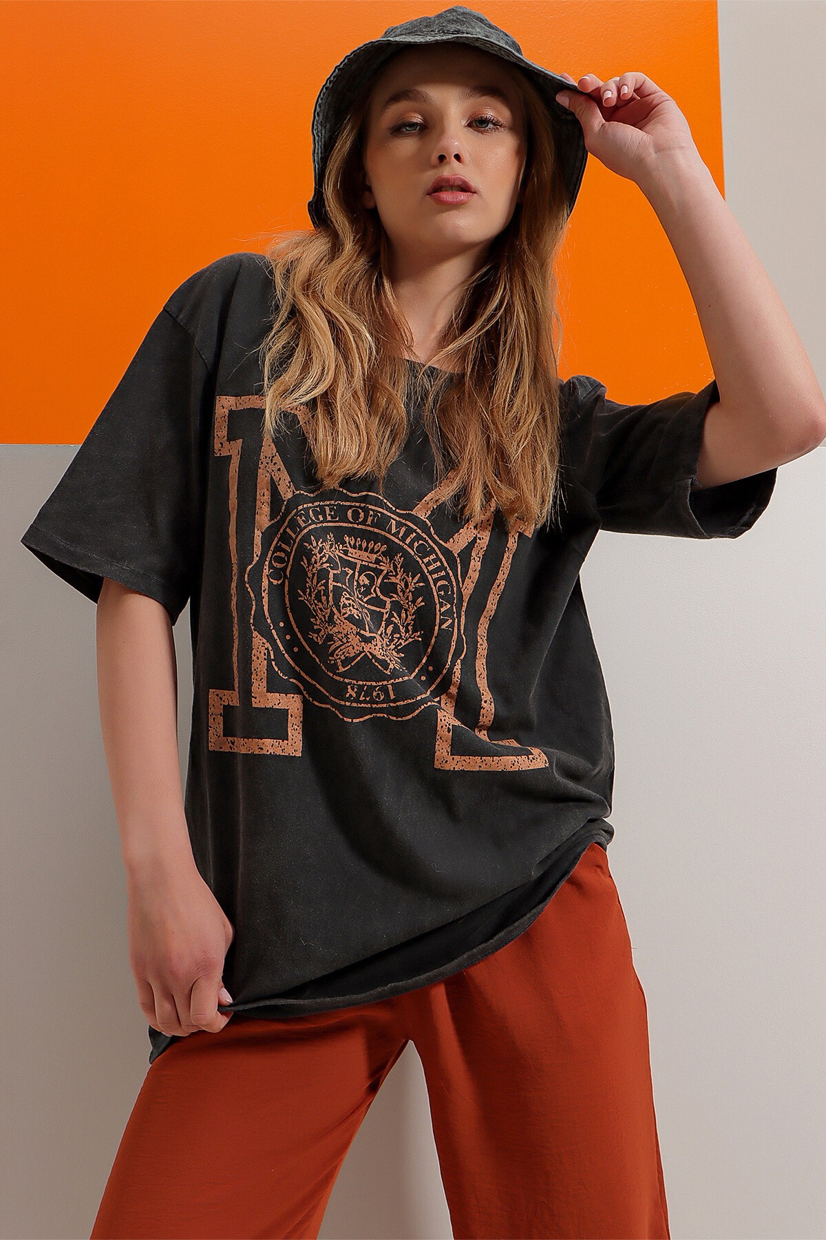 Camel-Antrasit Bisiklet Yaka Dijital Baskılı Yıkamalı Oversize T-Shirt