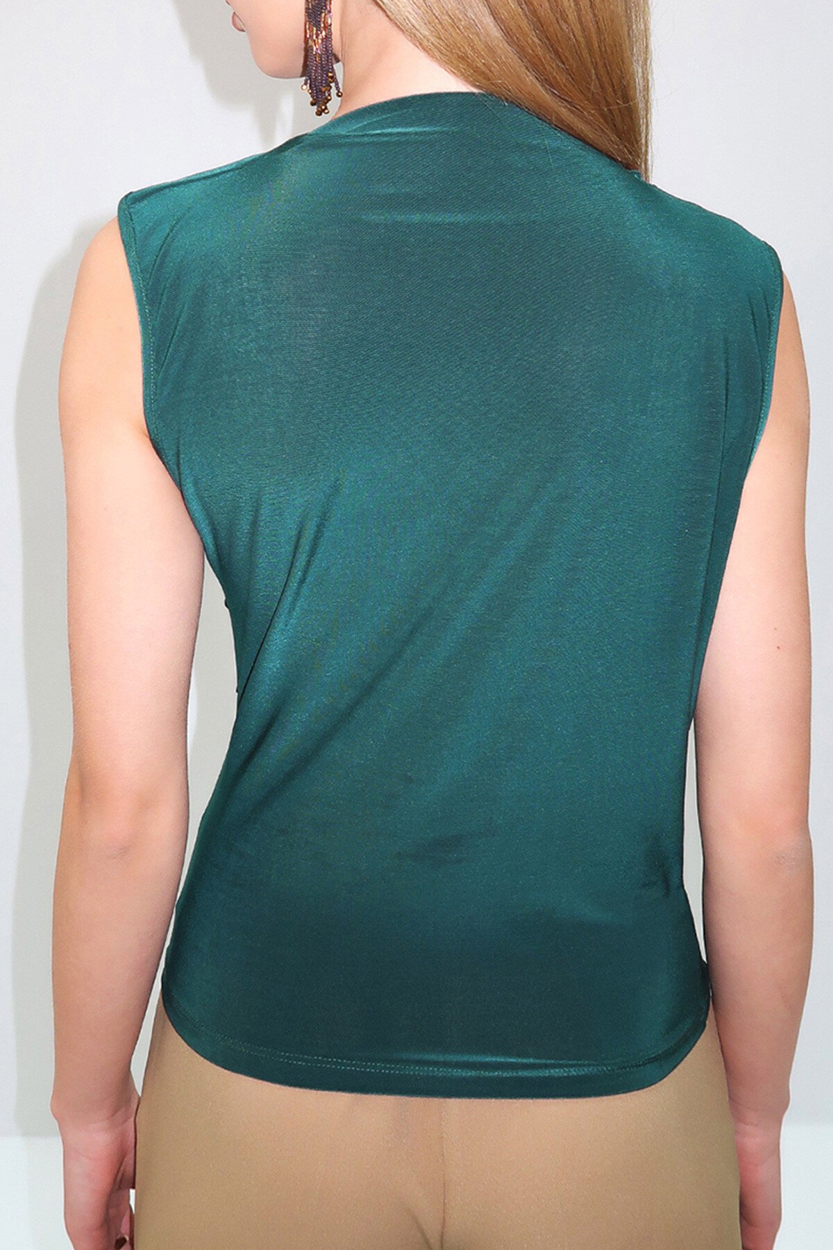 Ceviz Yeşili Dik Yaka Omuz Drapeli Kolsuz Sandy Bluz