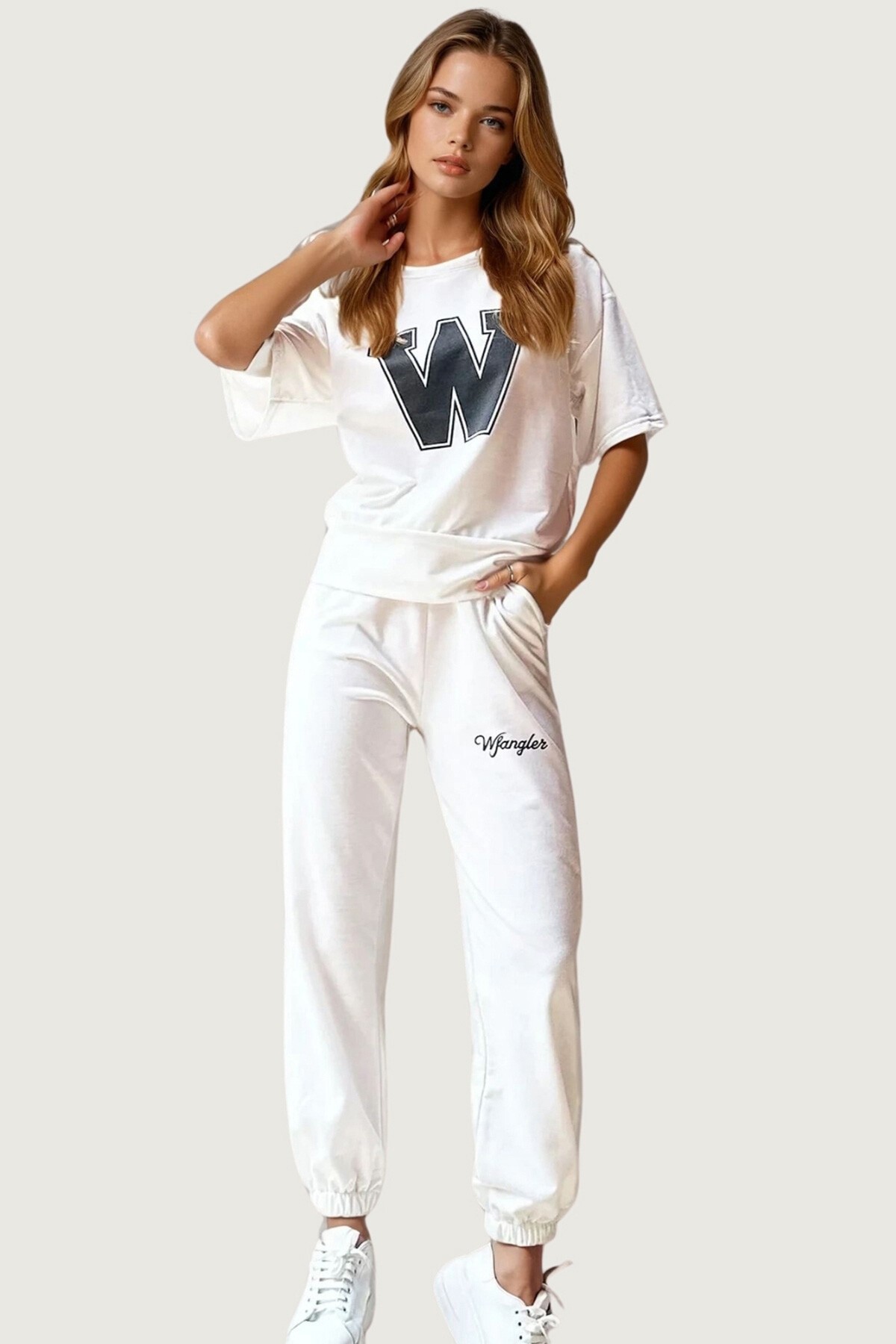 Ekru Baskılı T Shirt Ve Yüksek Bel Jogging Takım