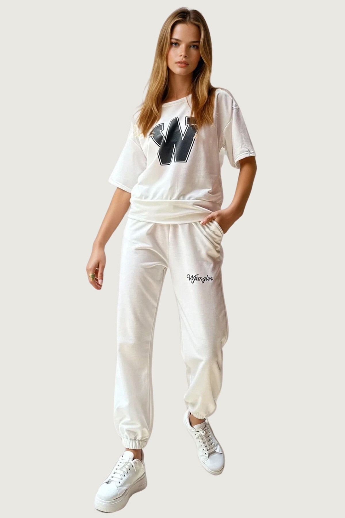 Ekru Baskılı T Shirt Ve Yüksek Bel Jogging Takım