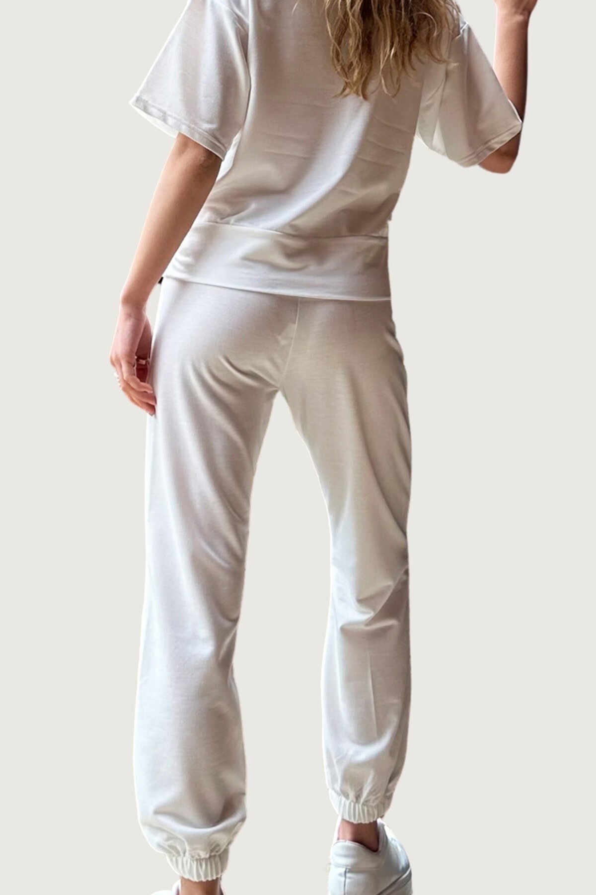 Ekru Baskılı T Shirt Ve Yüksek Bel Jogging Takım