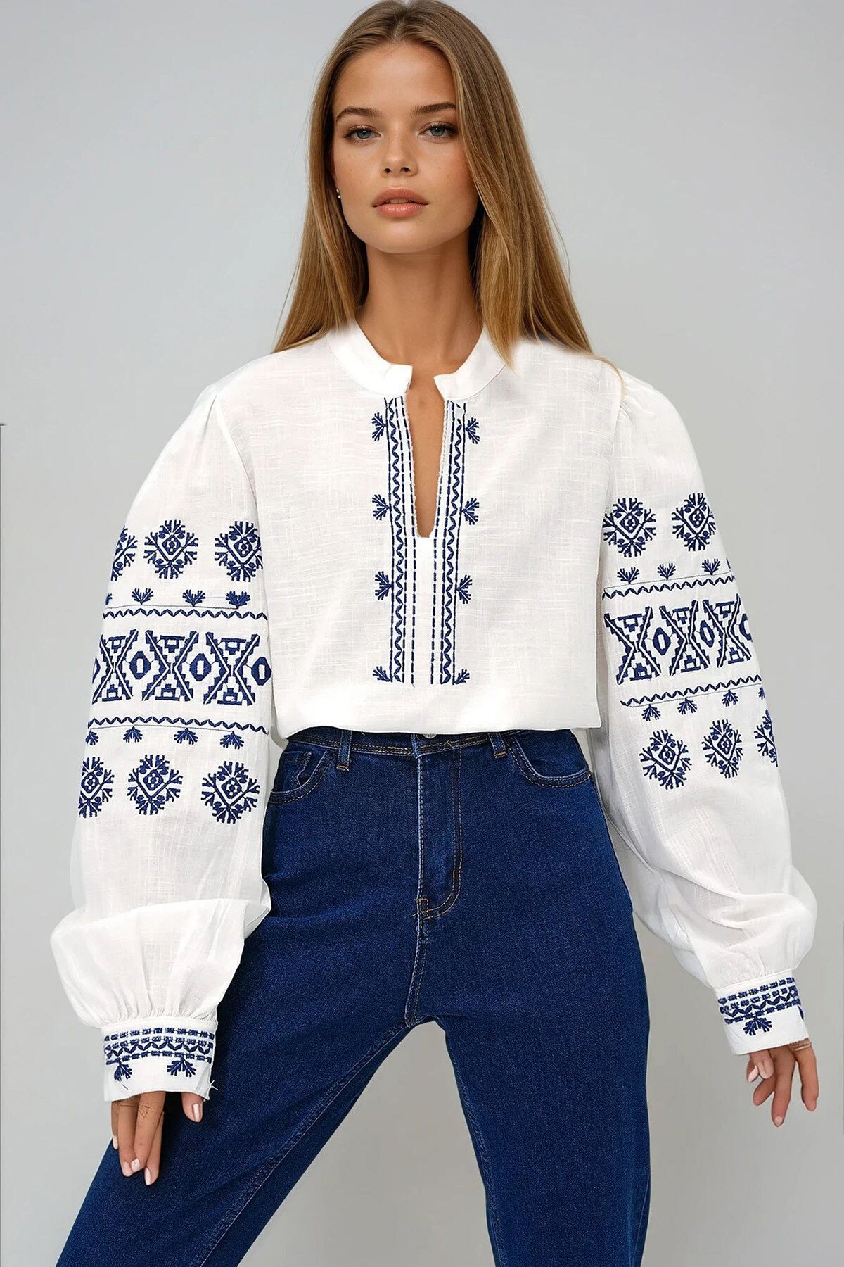 Ekru Dik Yaka Düğme Detaylı Kolları Ve Manşetleri Nakışlı Flam Keten Bluz