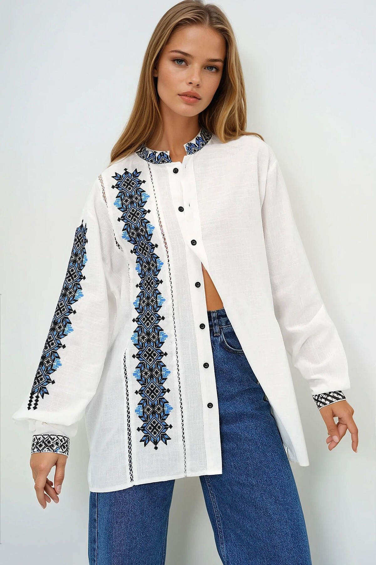 Ekru Hakim Yaka Nakışlı Keten Gömlek