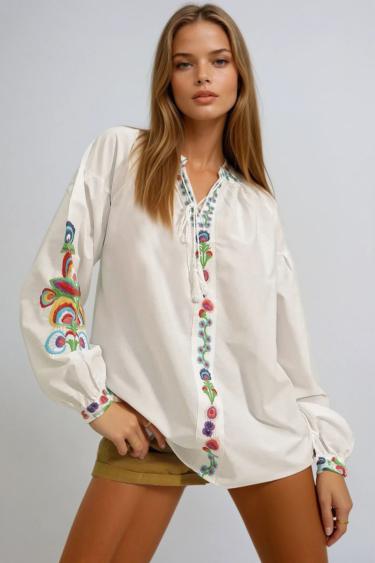 Ekru Hakim Yaka Önü Ve Kolları Çiçek Nakışlı Poplin Dokuma Bluz