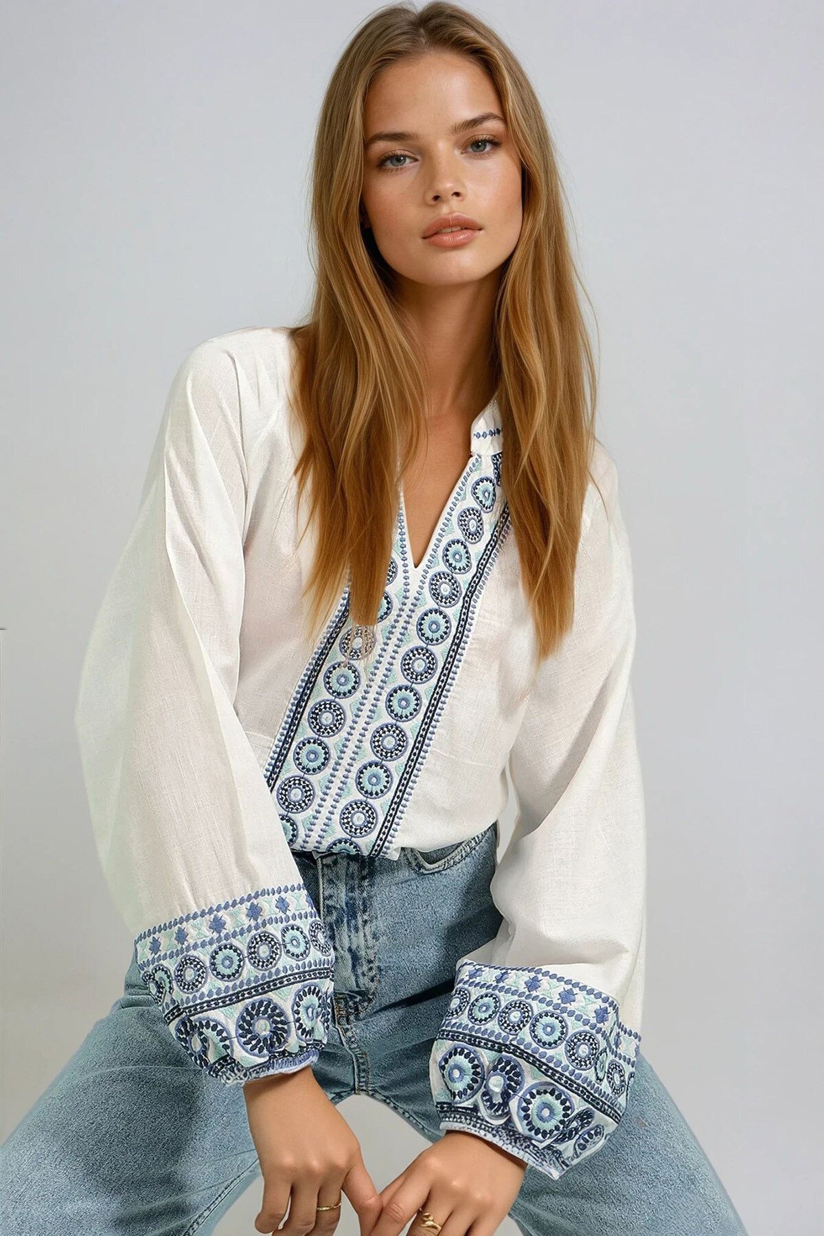 Ekru Hakim Yaka Önü Ve Kolları Nakış İşlemeli Keten Dokuma Bluz