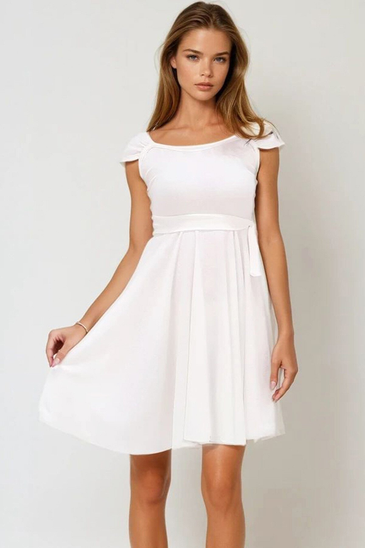 Ekru Kalın Askılı Eteği Volanlı Bağlamalı Kemerli Elbise