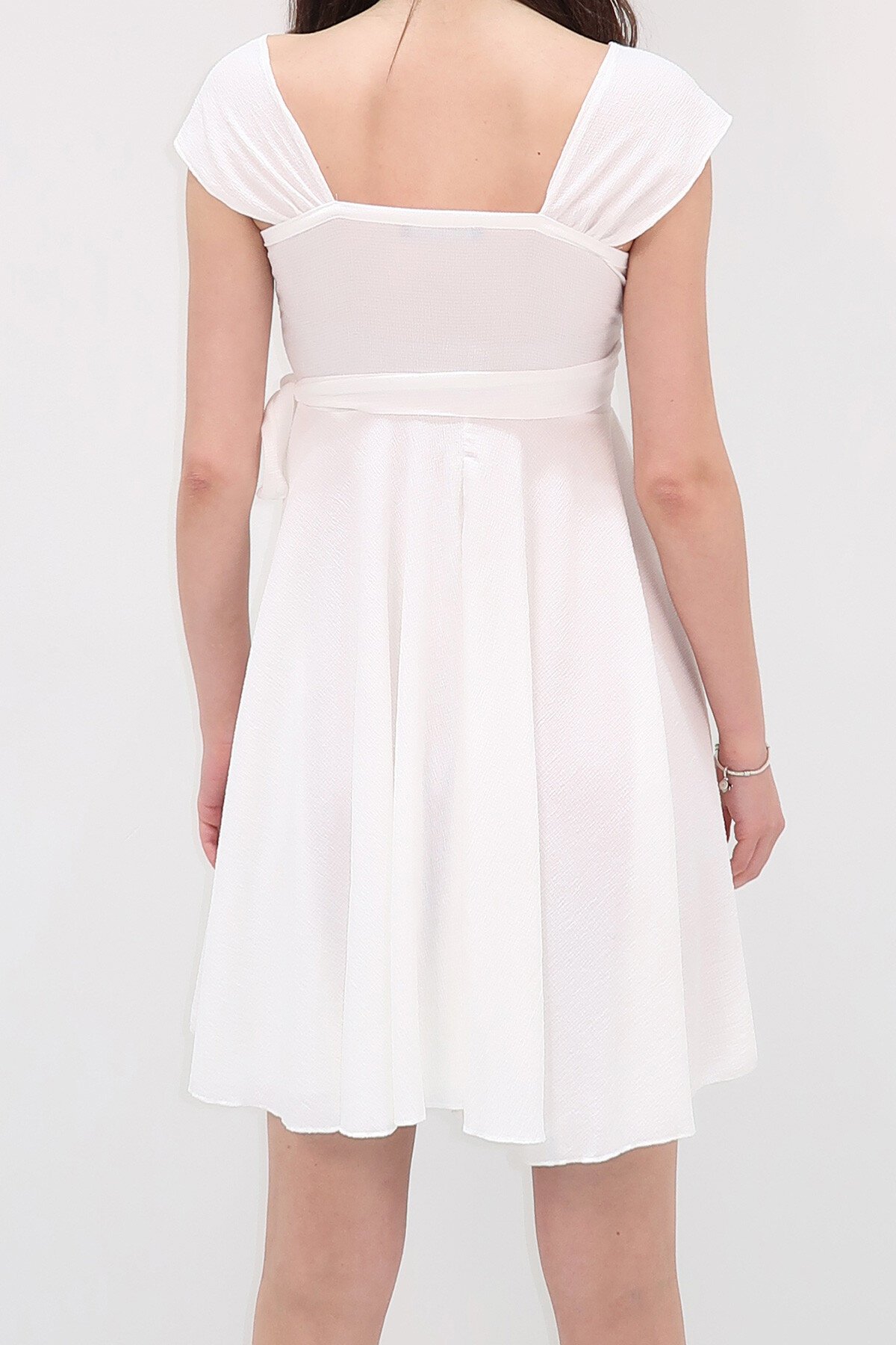 Ekru Kalın Askılı Eteği Volanlı Bağlamalı Kemerli Elbise