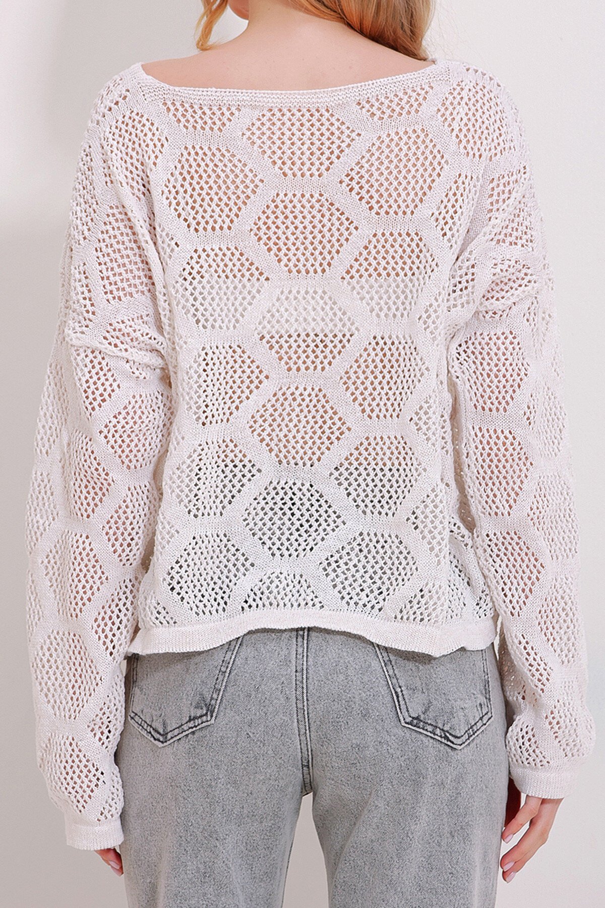 Ekru Kayık Yaka Ajurlu Triko Bluz