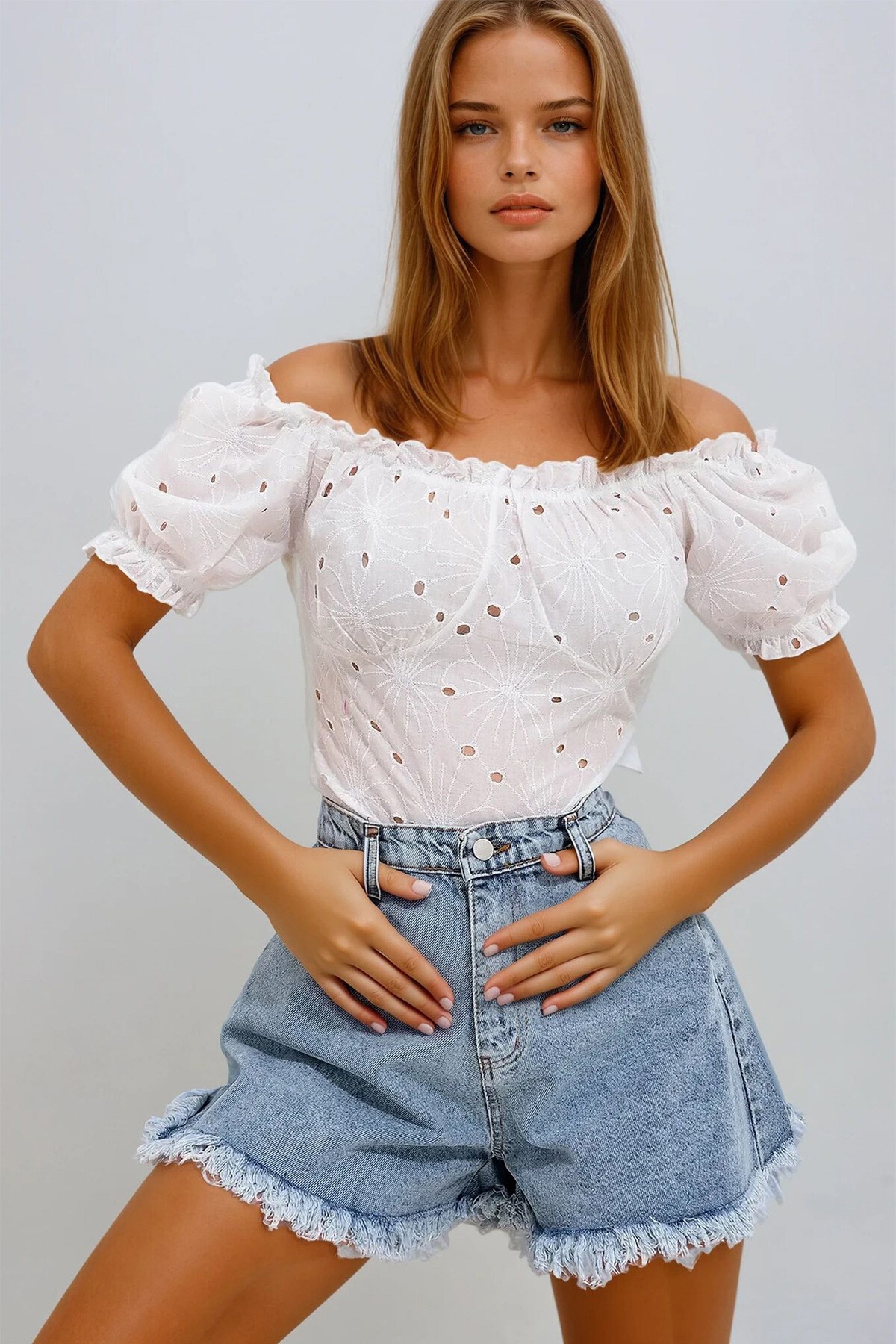 Ekru Madonna Yaka Güpürlü Dokuma Bluz