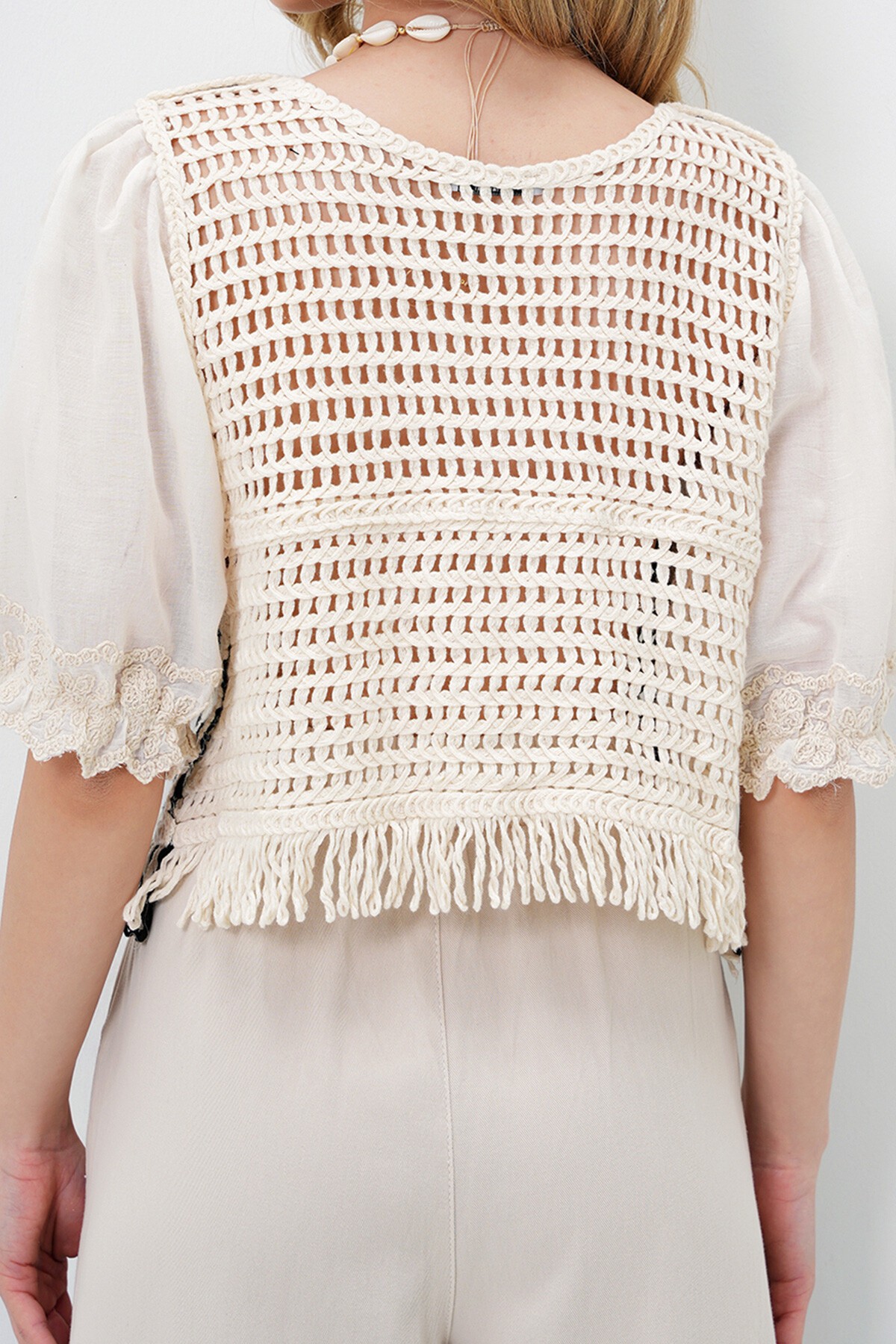 Ekru Siyah V Yaka Balon Kol Örgü İşlemeli Delik Ajurlu Önü Düğmeli Triko Bluz