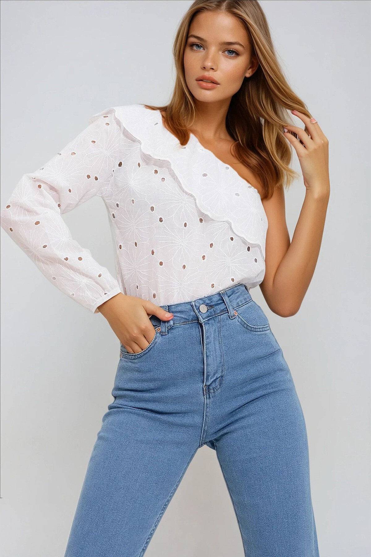 Ekru Tek Omuz Volanlı Güpürlü Dokuma Bluz