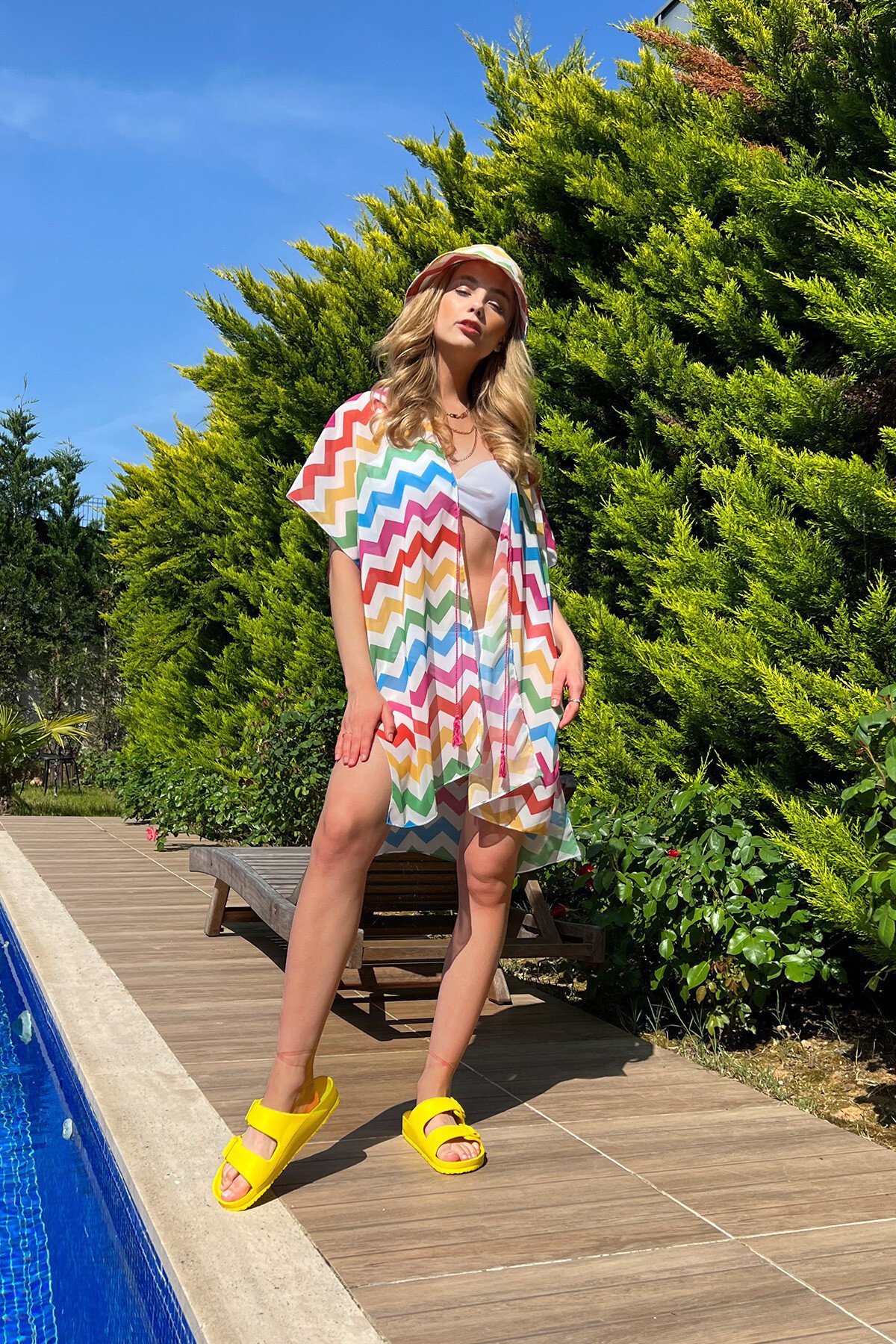 Ekru Zigzag Desenli Dokuma Pareo