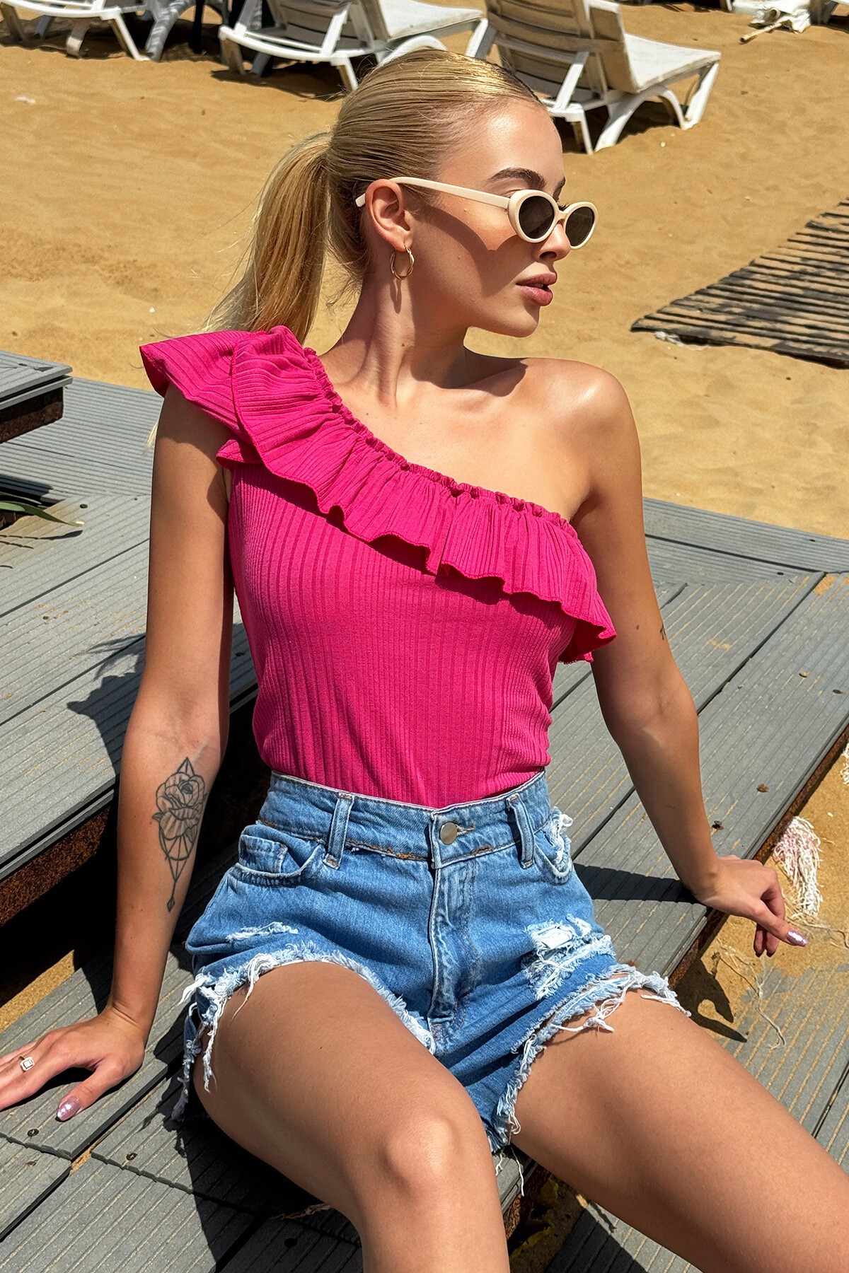 Fuşya Fırfırlı Tek Omuz Bluz