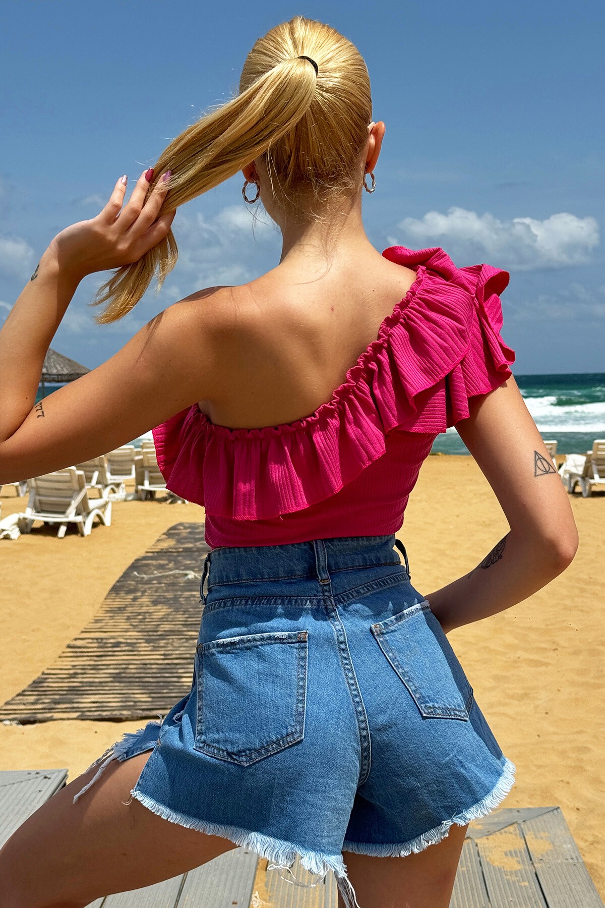 Fuşya Fırfırlı Tek Omuz Bluz