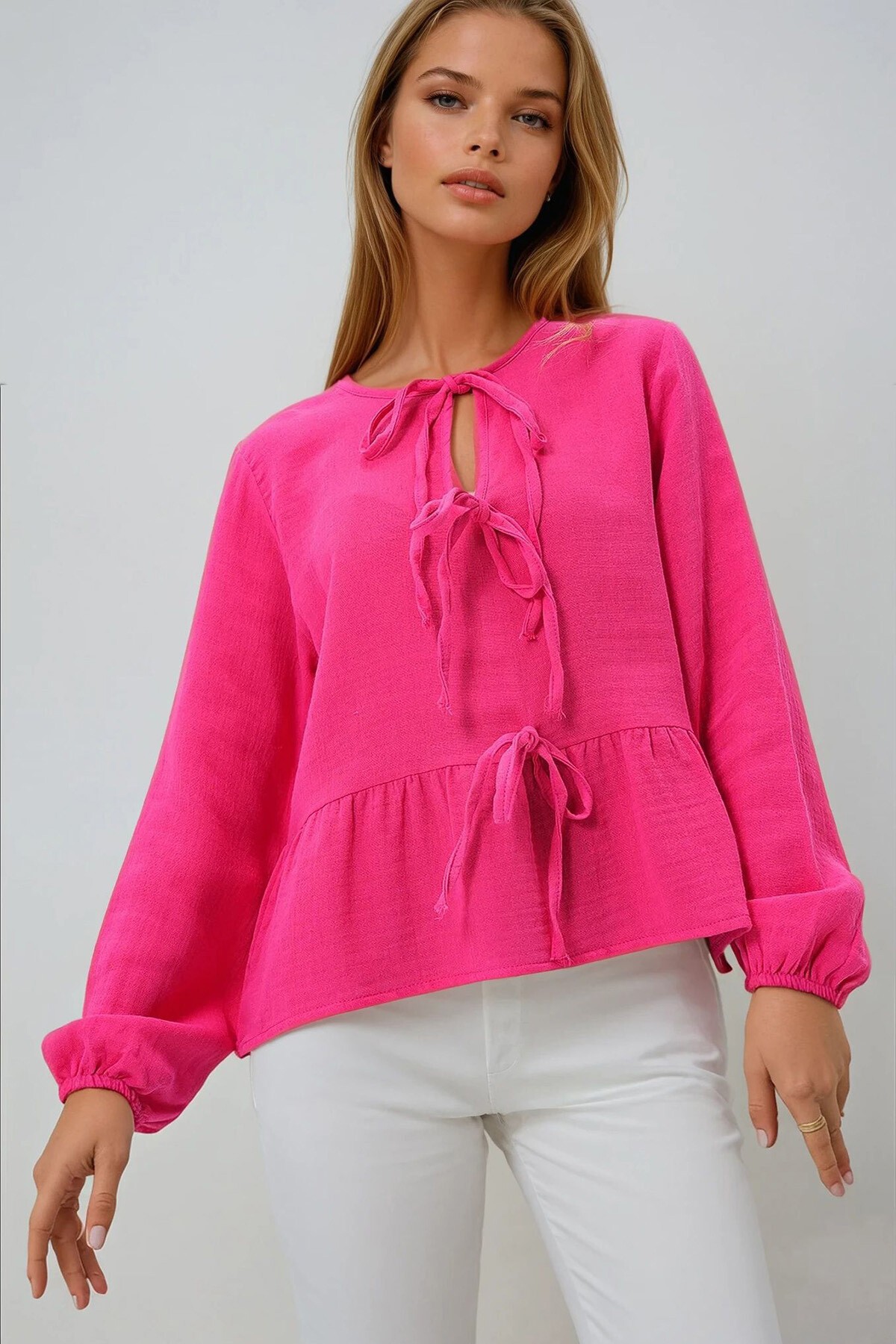 Fuşya Geniş Yaka Önden Bağlamalı Eteği Volanlı Dokuma Bluz