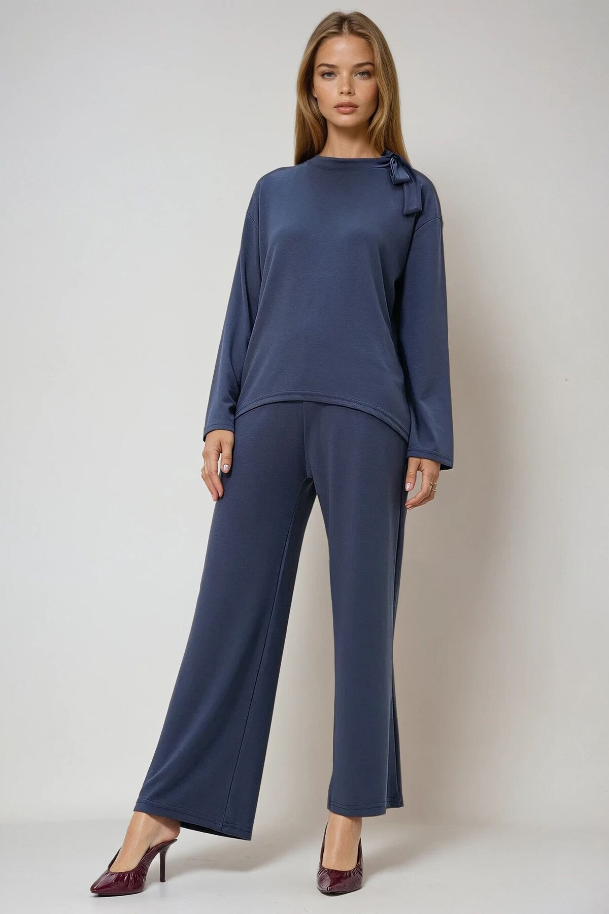 Gri Bisiklet Yaka Boyundan Bağlama Detaylı Modal Kumaş Tunik Ve Pantolon Takım