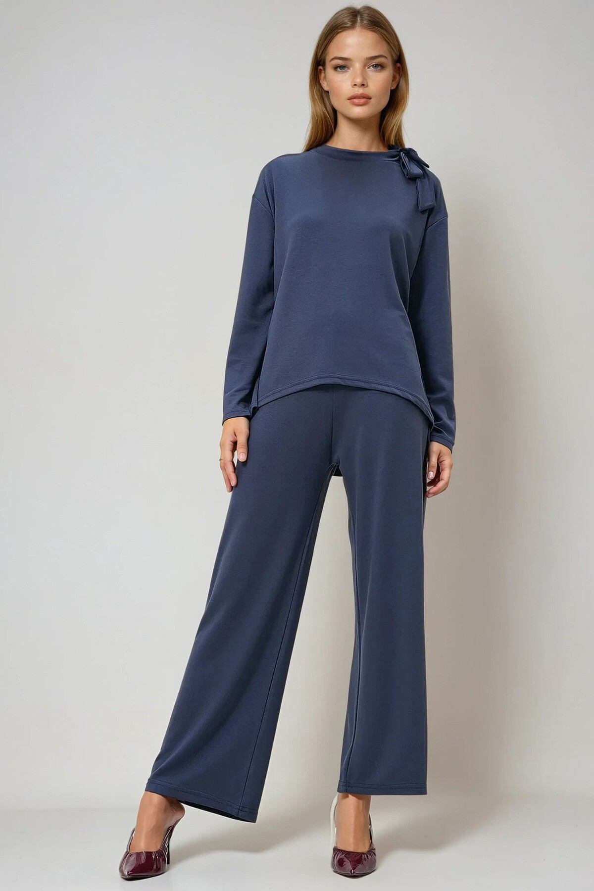 Gri Bisiklet Yaka Boyundan Bağlama Detaylı Modal Kumaş Tunik Ve Pantolon Takım