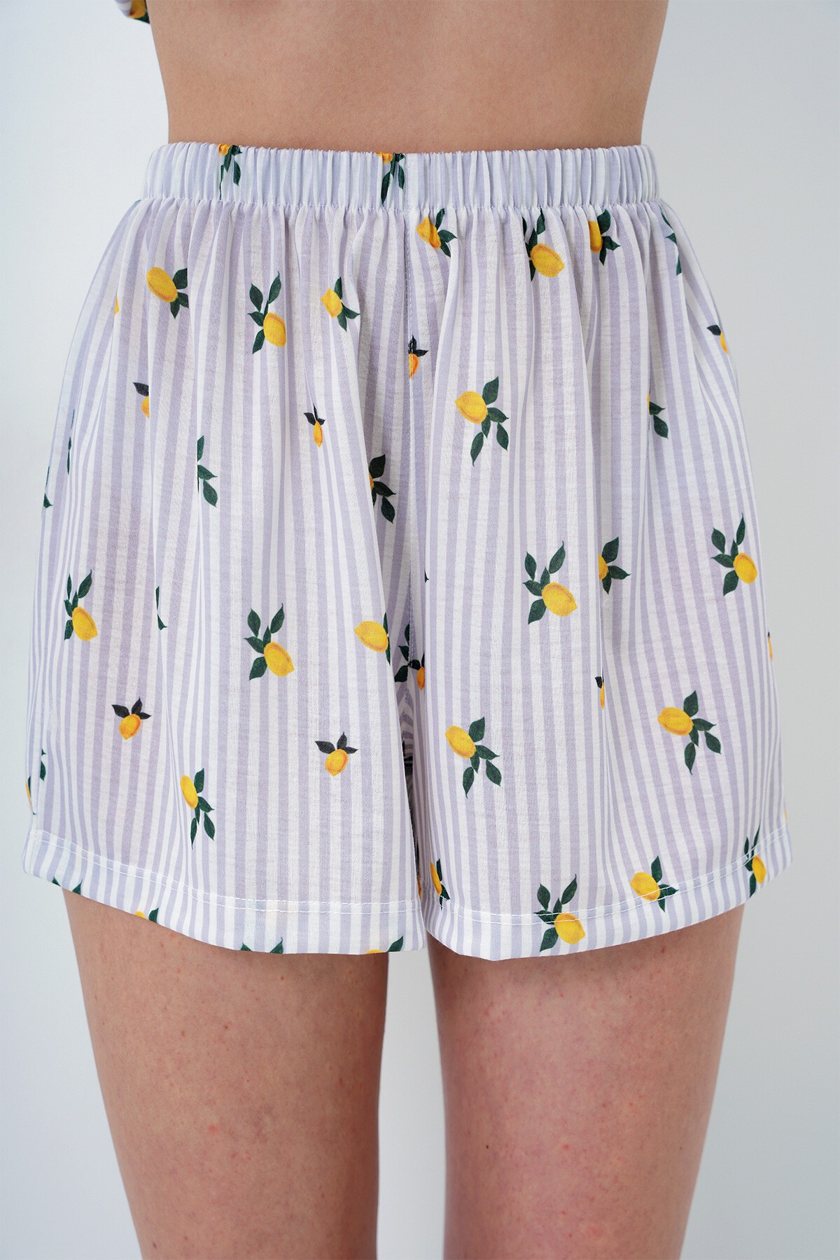 Gri Çizgi Desenli Örme Pamuklu Gömlek Ve Şort Pijama Takımı