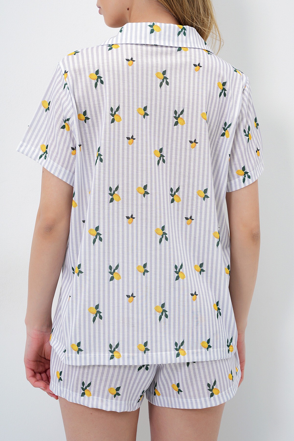 Gri Çizgi Desenli Örme Pamuklu Gömlek Ve Şort Pijama Takımı