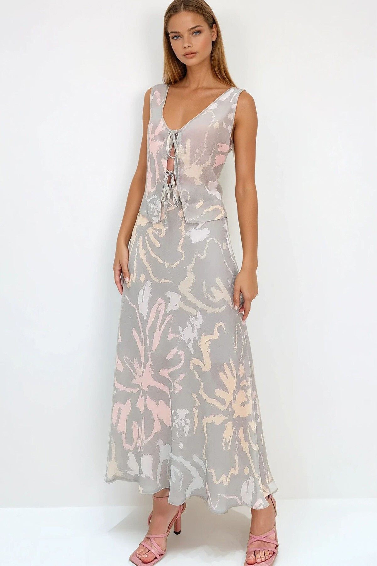 Gri Desenli İçi Astarlı Bağlama Detaylı Dokuma Yelek Ve Etek Takım