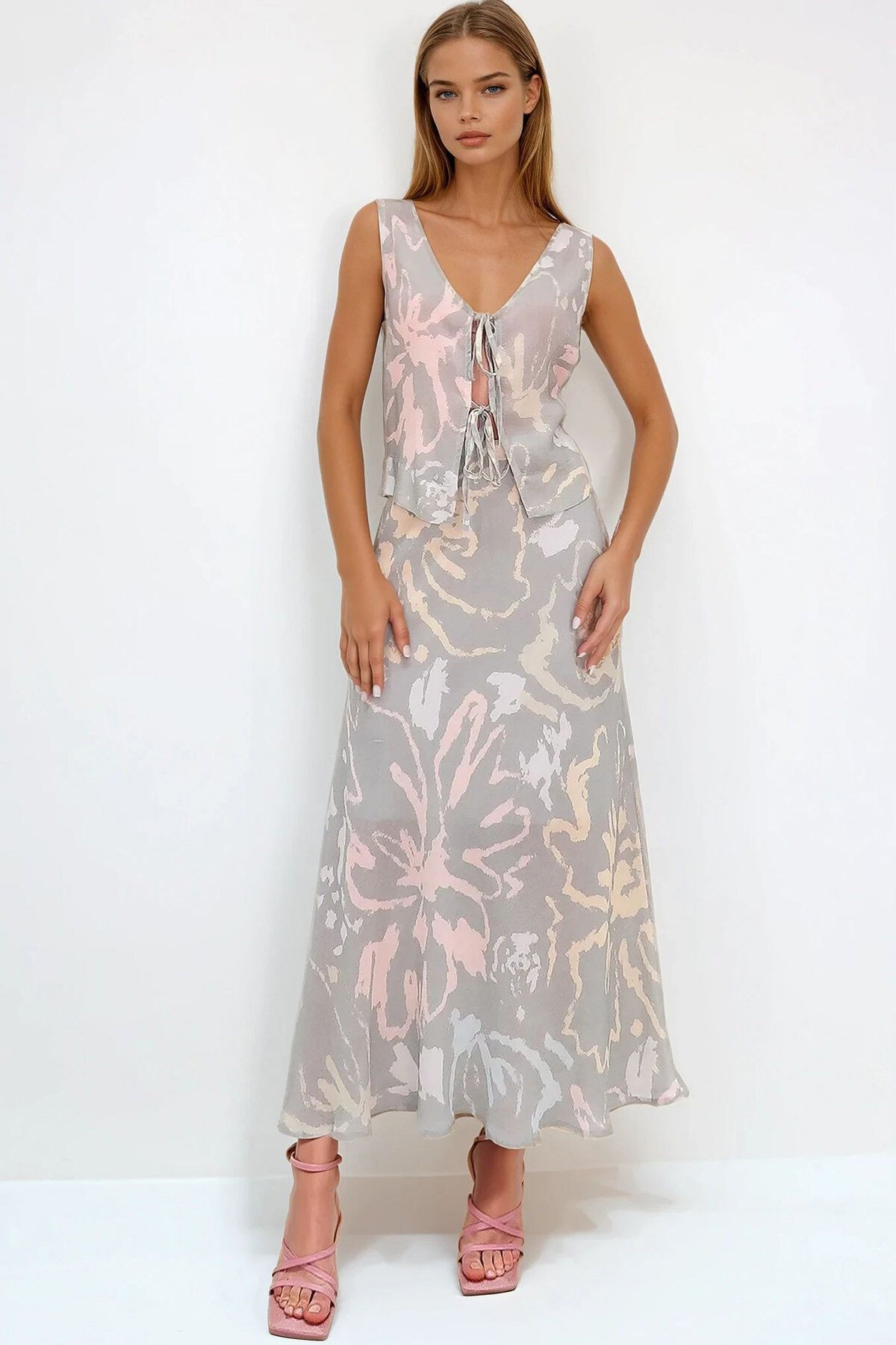 Gri Desenli İçi Astarlı Bağlama Detaylı Dokuma Yelek Ve Etek Takım