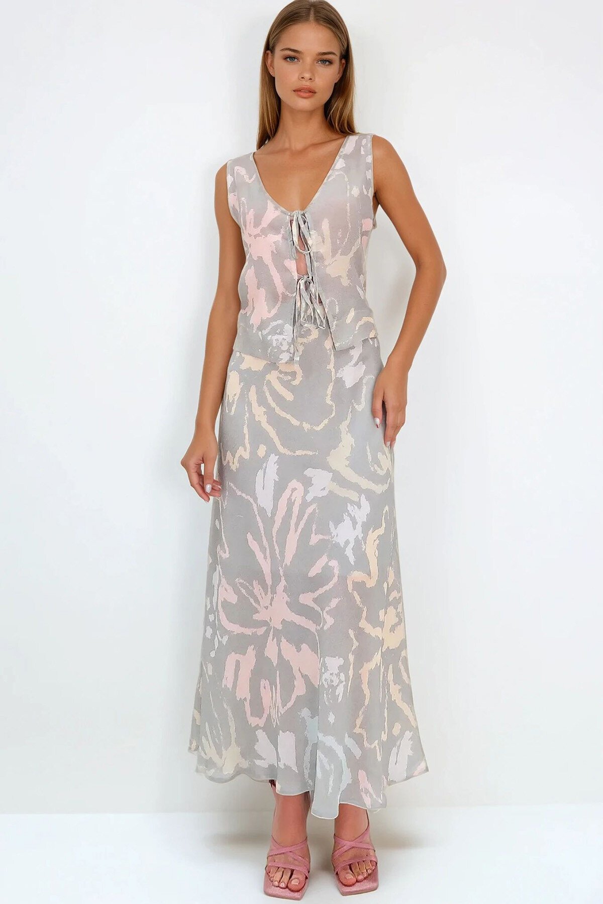 Gri Desenli İçi Astarlı Bağlama Detaylı Dokuma Yelek Ve Etek Takım